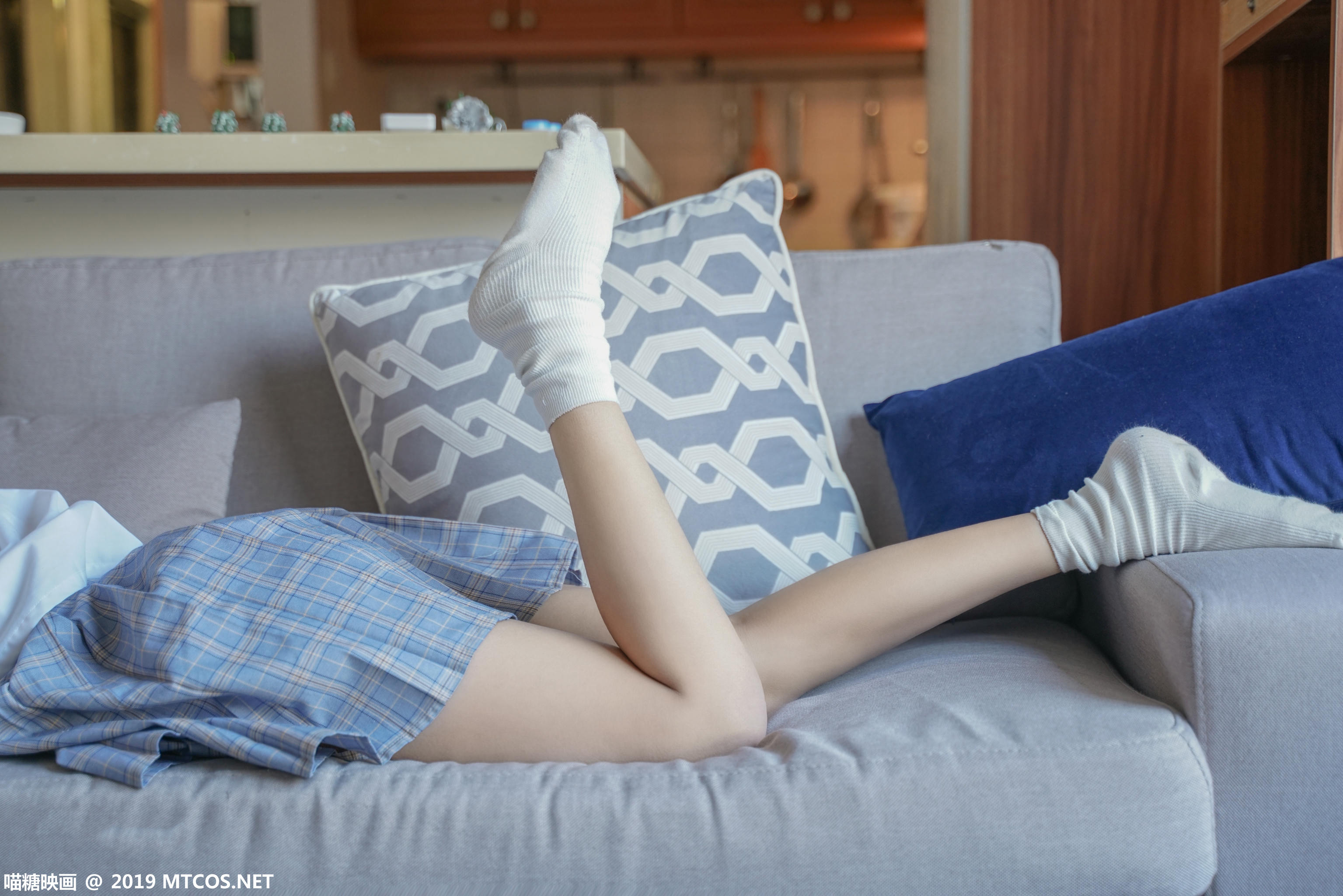 [喵糖映画] VOL.047 果腿制服裙[44P／384MB]_第1集