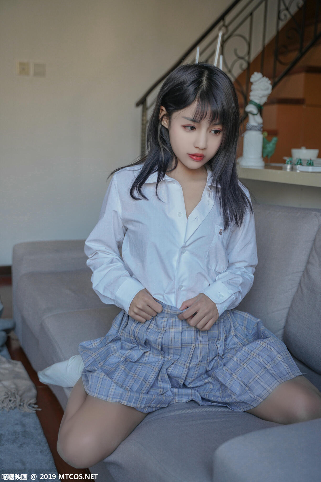 [喵糖映画] VOL.047 果腿制服裙[44P／384MB]_第1集