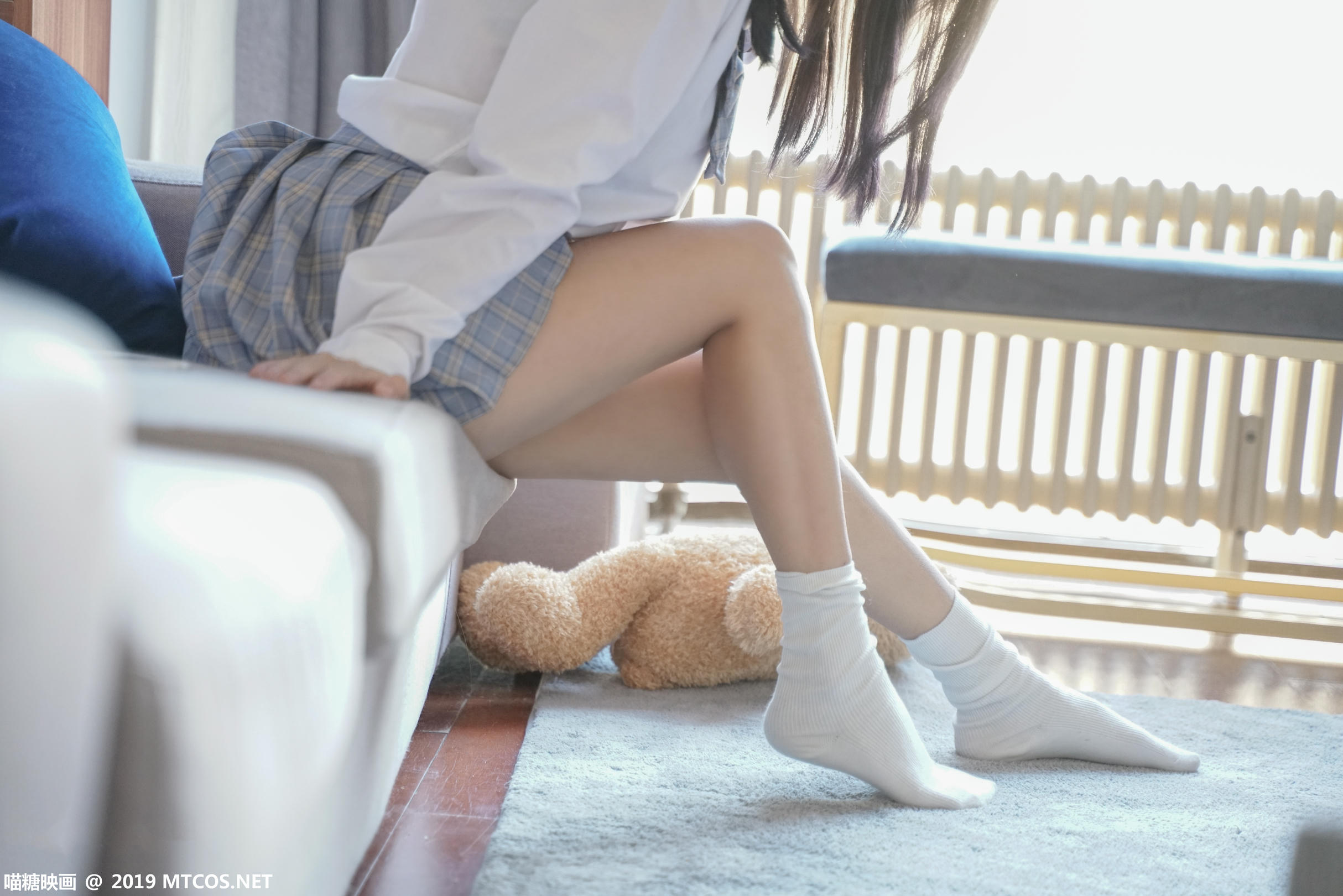 [喵糖映画] VOL.047 果腿制服裙[44P／384MB]_第2集