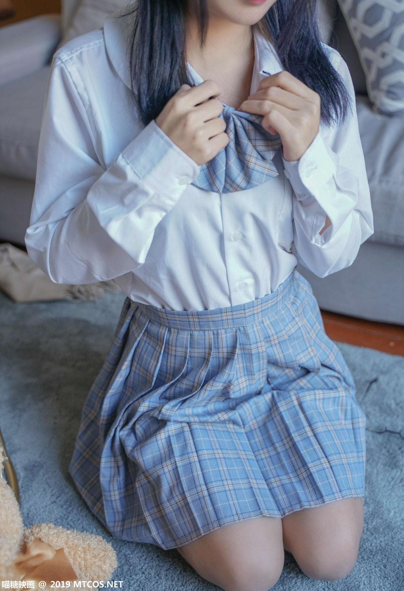 [喵糖映画] VOL.047 果腿制服裙[44P／384MB]_第2集