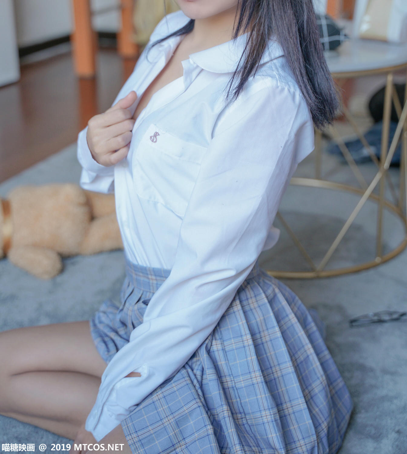 [喵糖映画] VOL.047 果腿制服裙[44P／384MB]_第2集