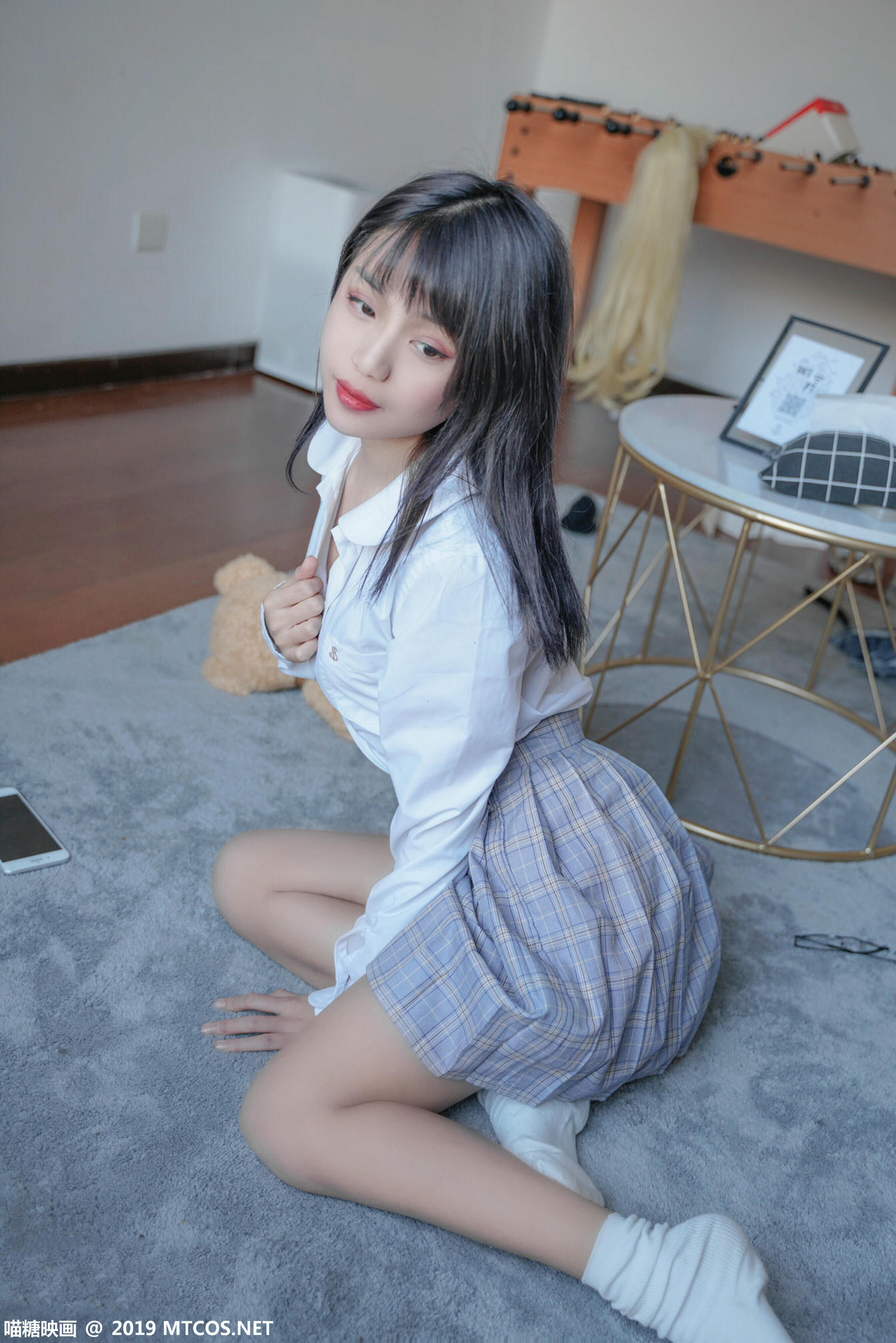 [喵糖映画] VOL.047 果腿制服裙[44P／384MB]_第2集