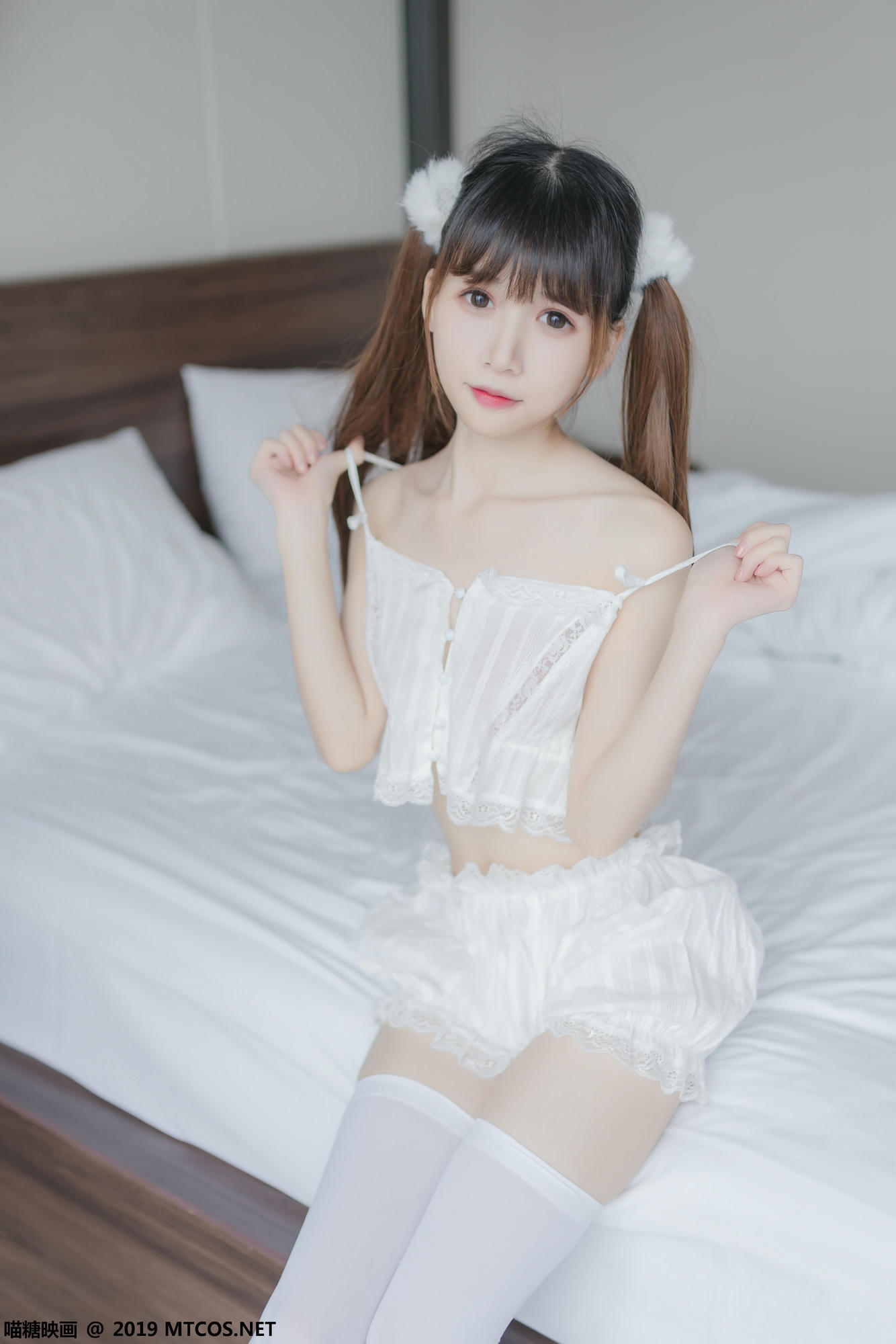 [喵糖映画] VOL.065 白丝双马尾[40P／125MB]_第2集