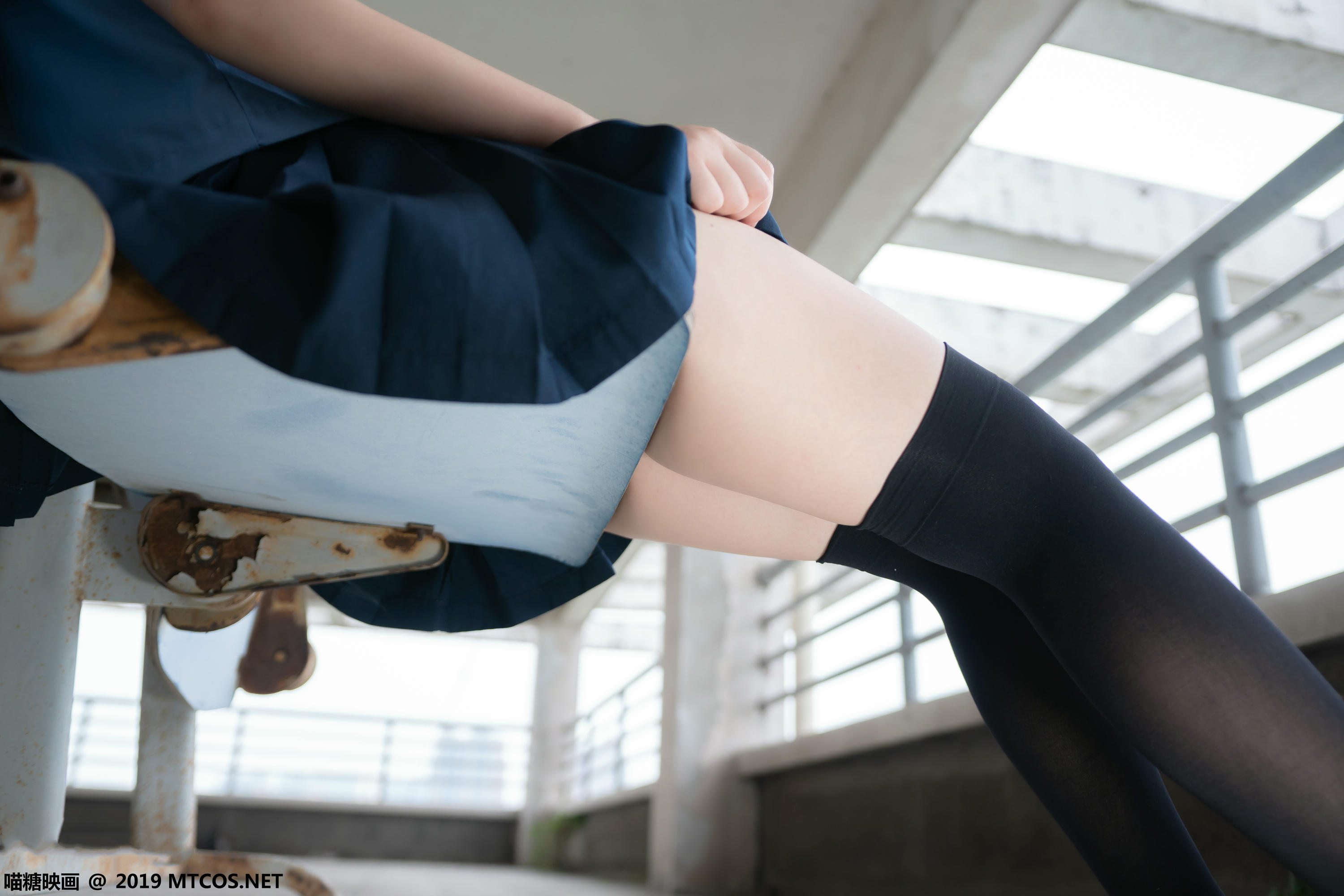 [喵糖映画] VOL.070 半度度度喵 小黄帽女孩[48P／376MB]_第1集