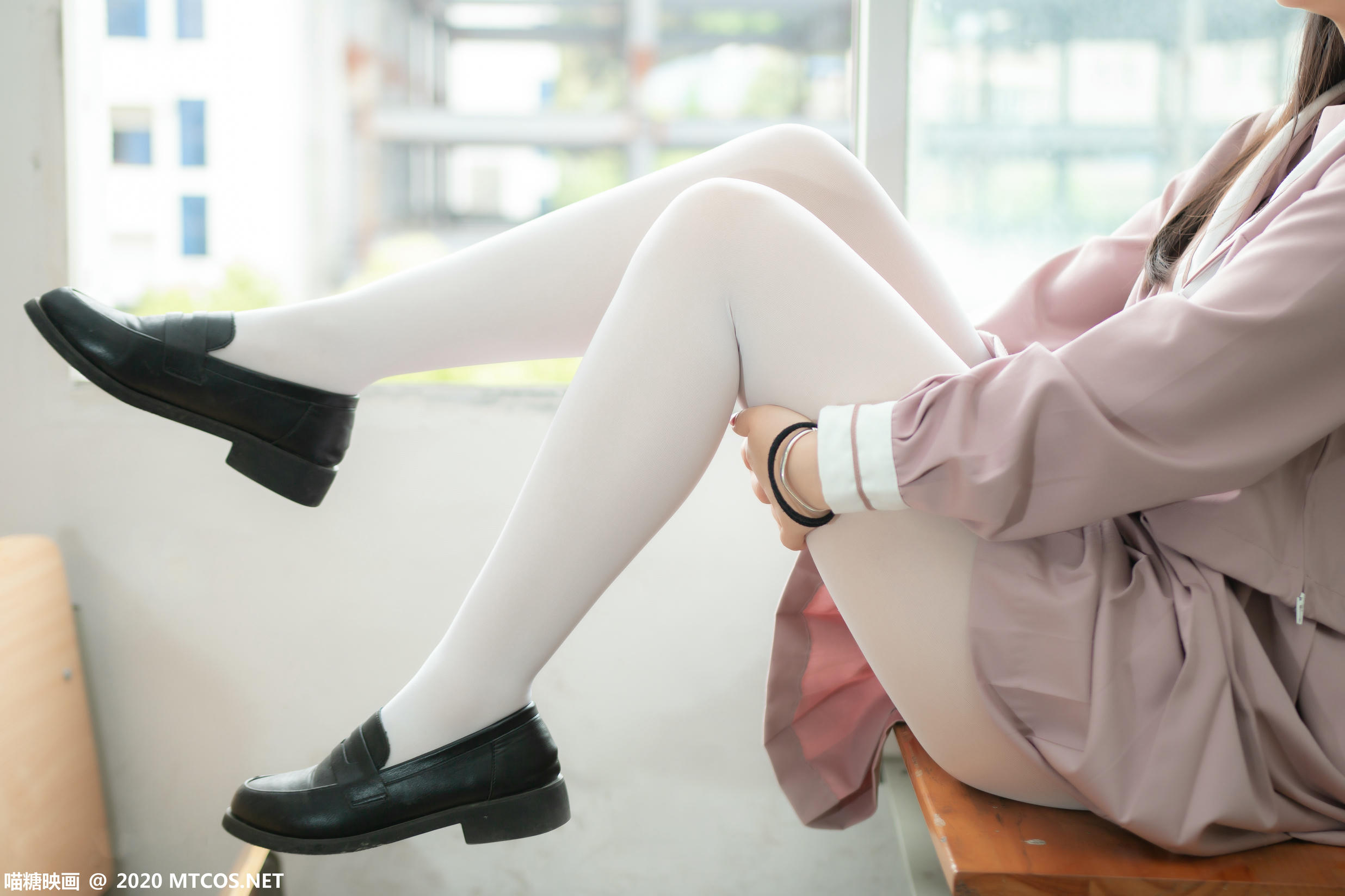 [喵糖映画] VOL.074 半度度度喵 粉色JK小姐姐[49P／323MB]_第1集