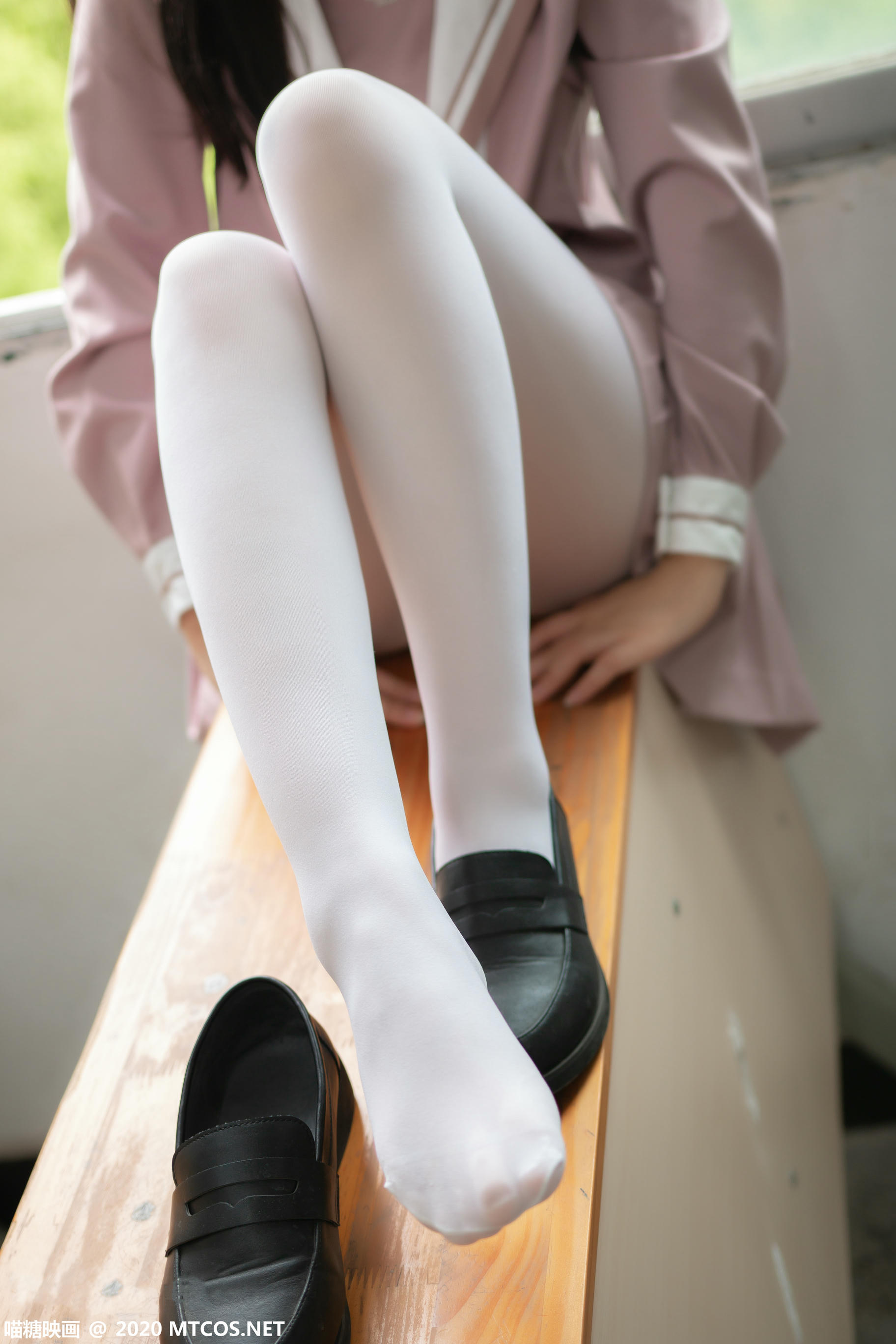 [喵糖映画] VOL.074 半度度度喵 粉色JK小姐姐[49P／323MB]_第1集