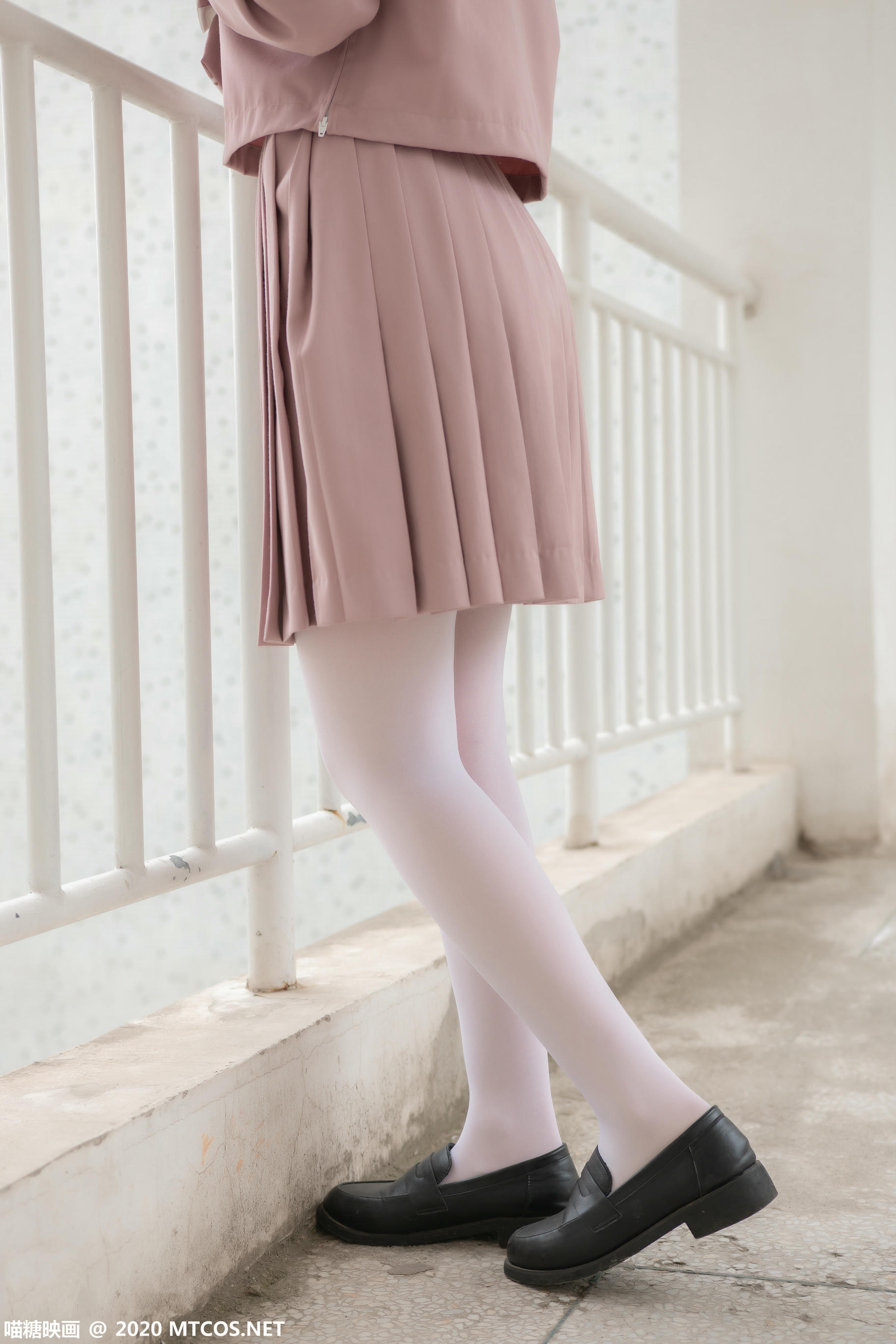 [喵糖映画] VOL.074 半度度度喵 粉色JK小姐姐[49P／323MB]_第2集