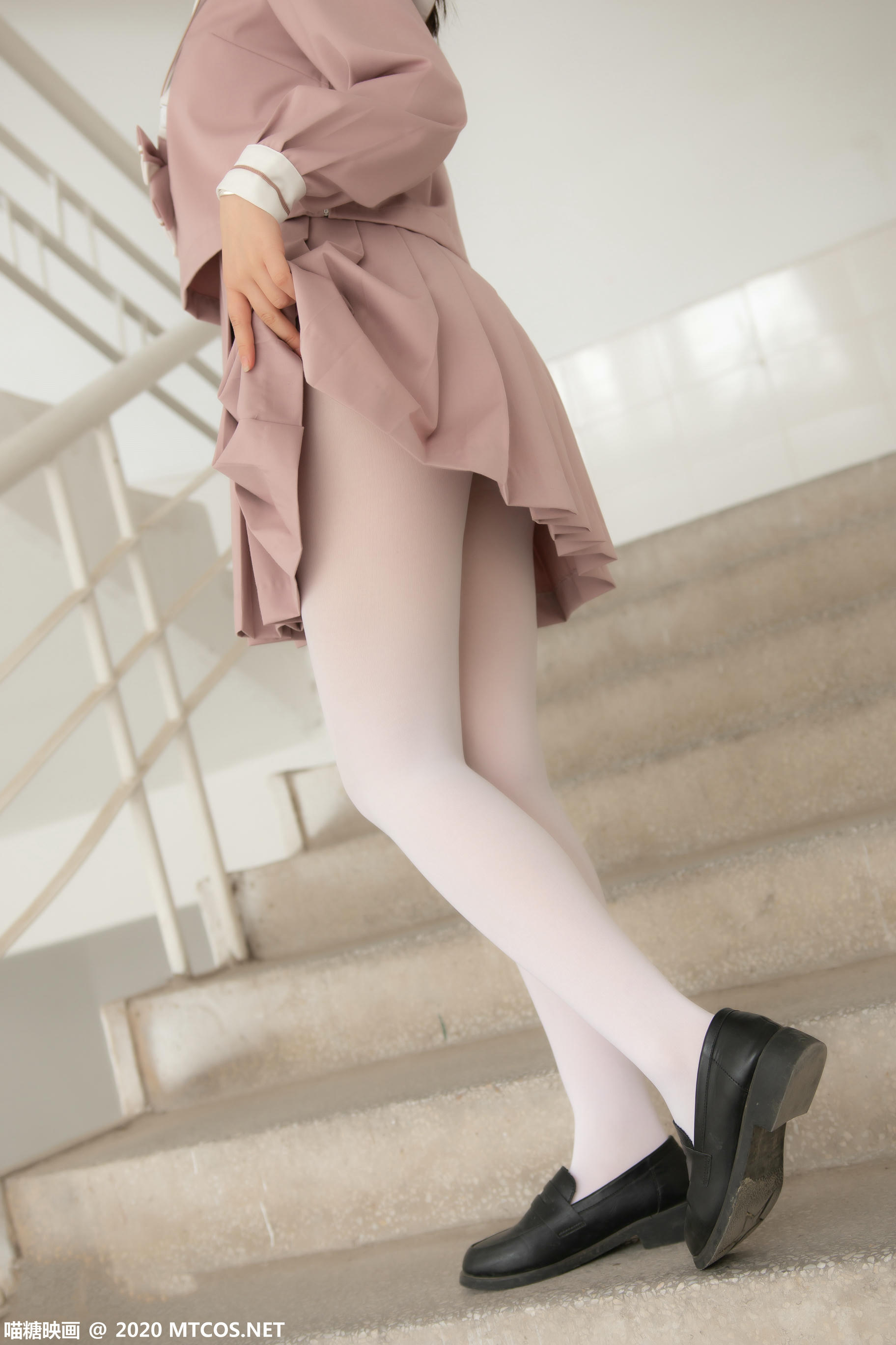 [喵糖映画] VOL.074 半度度度喵 粉色JK小姐姐[49P／323MB]_第2集