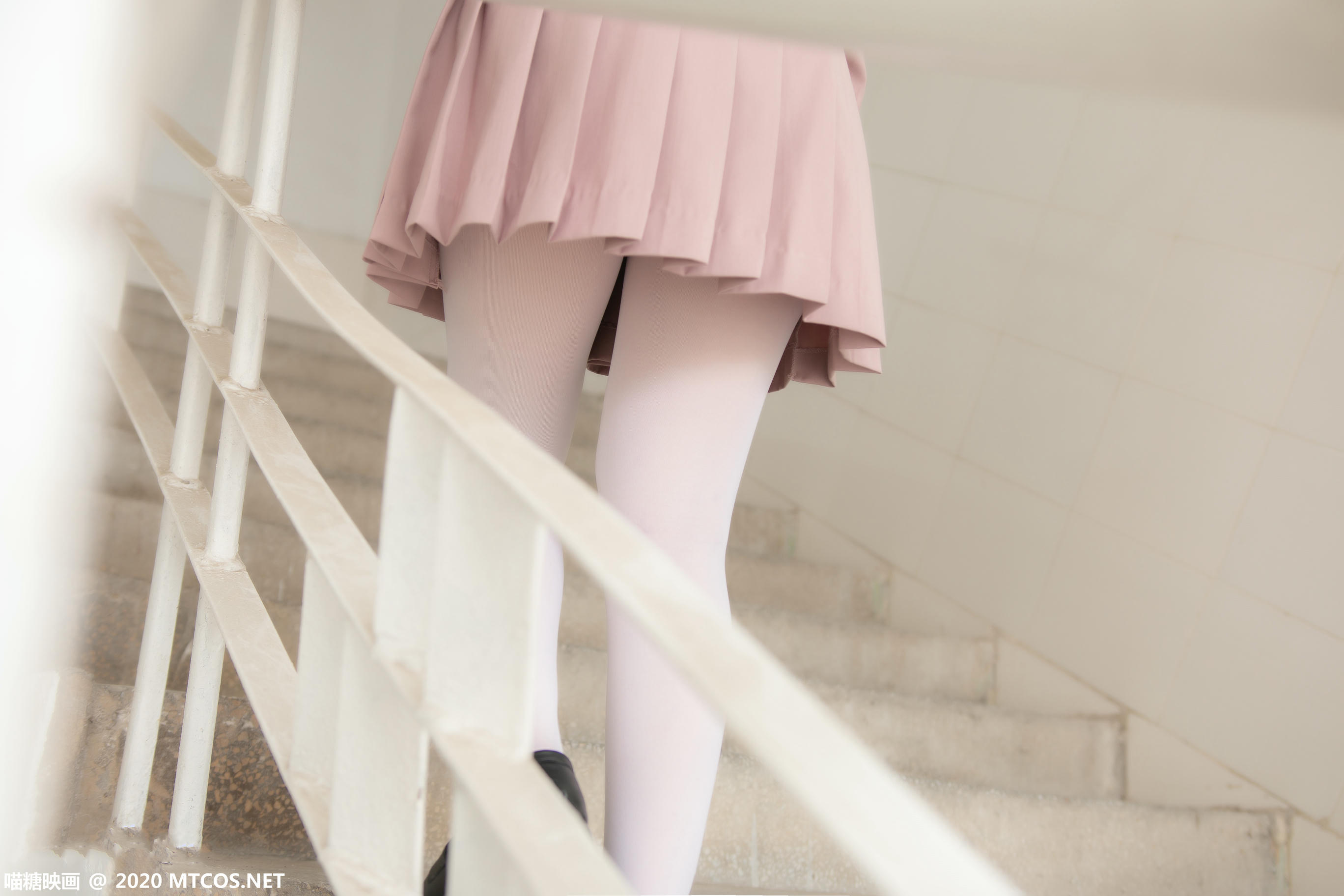 [喵糖映画] VOL.074 半度度度喵 粉色JK小姐姐[49P／323MB]_第2集