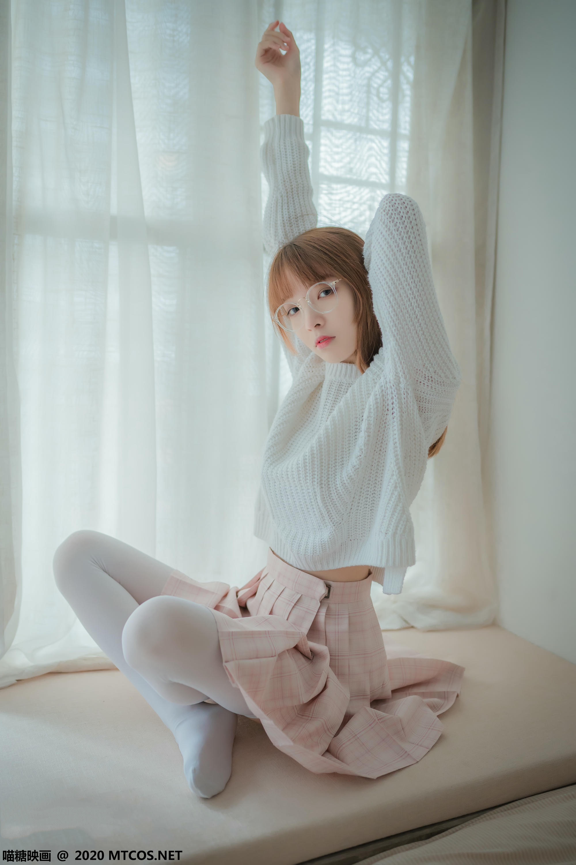 [喵糖映画] VOL.077 粉格裙的眼镜娘[44P／414MB]_第1集