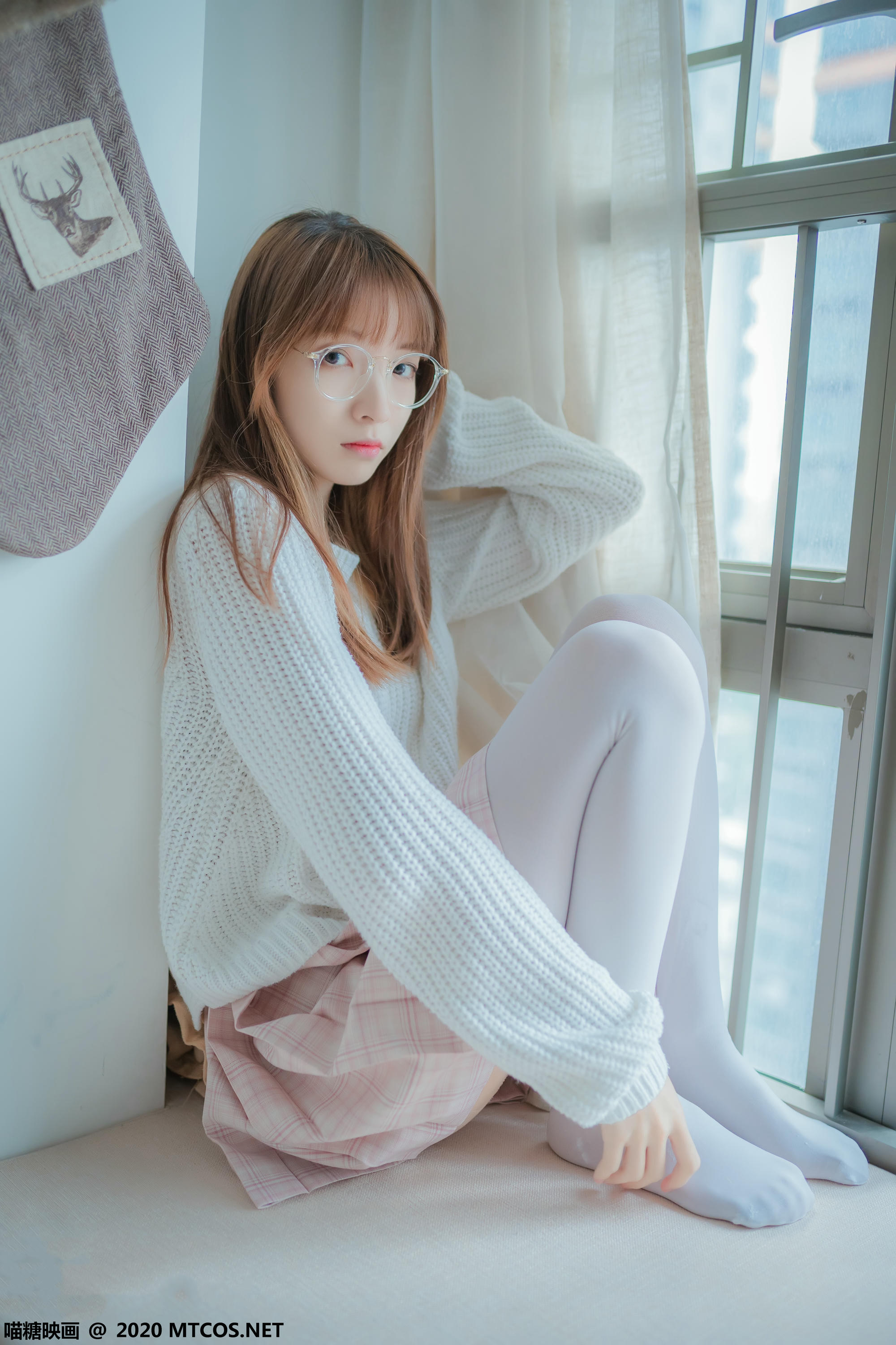 [喵糖映画] VOL.077 粉格裙的眼镜娘[44P／414MB]_第2集
