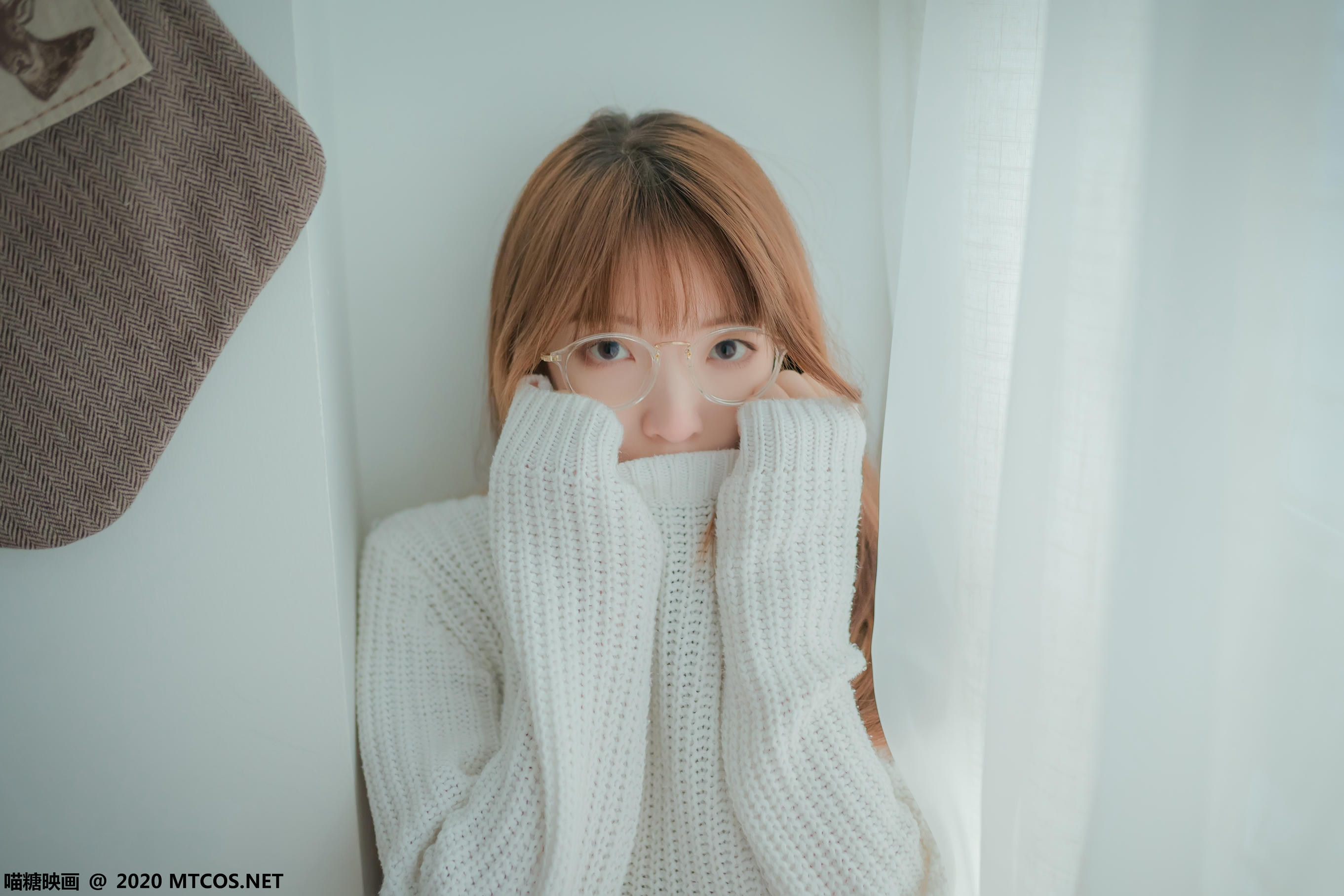 [喵糖映画] VOL.077 粉格裙的眼镜娘[44P／414MB]_第2集