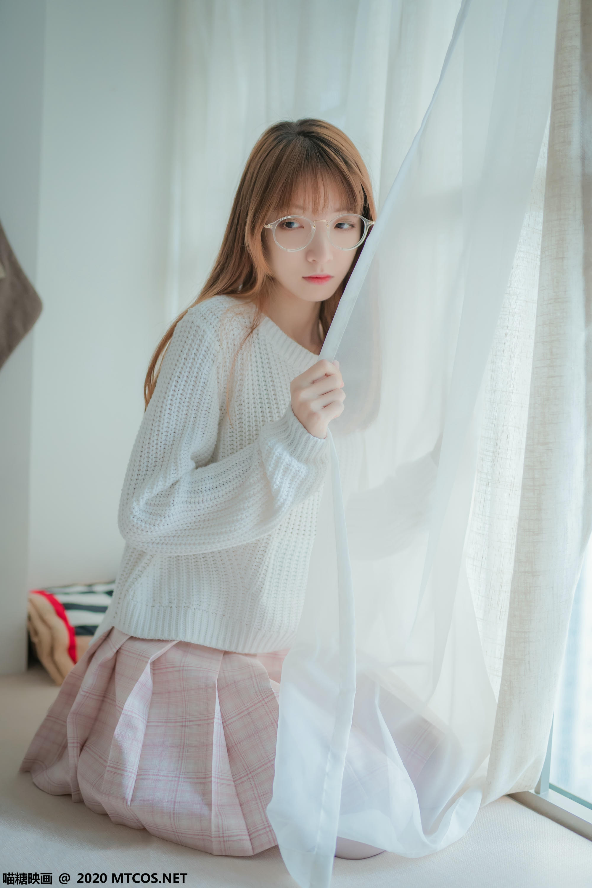 [喵糖映画] VOL.077 粉格裙的眼镜娘[44P／414MB]_第2集