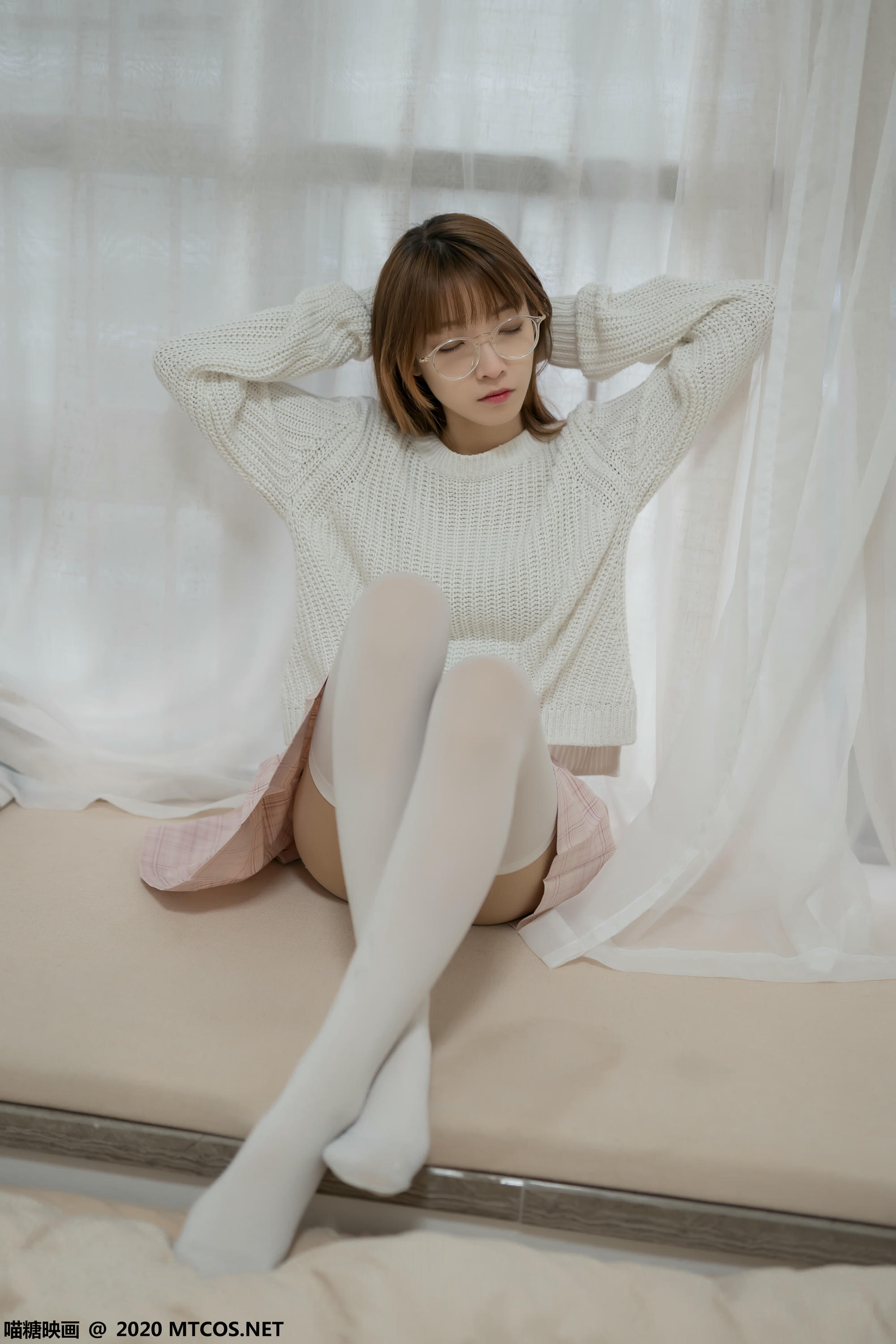 [喵糖映画] VOL.077 粉格裙的眼镜娘[44P／414MB]_第2集