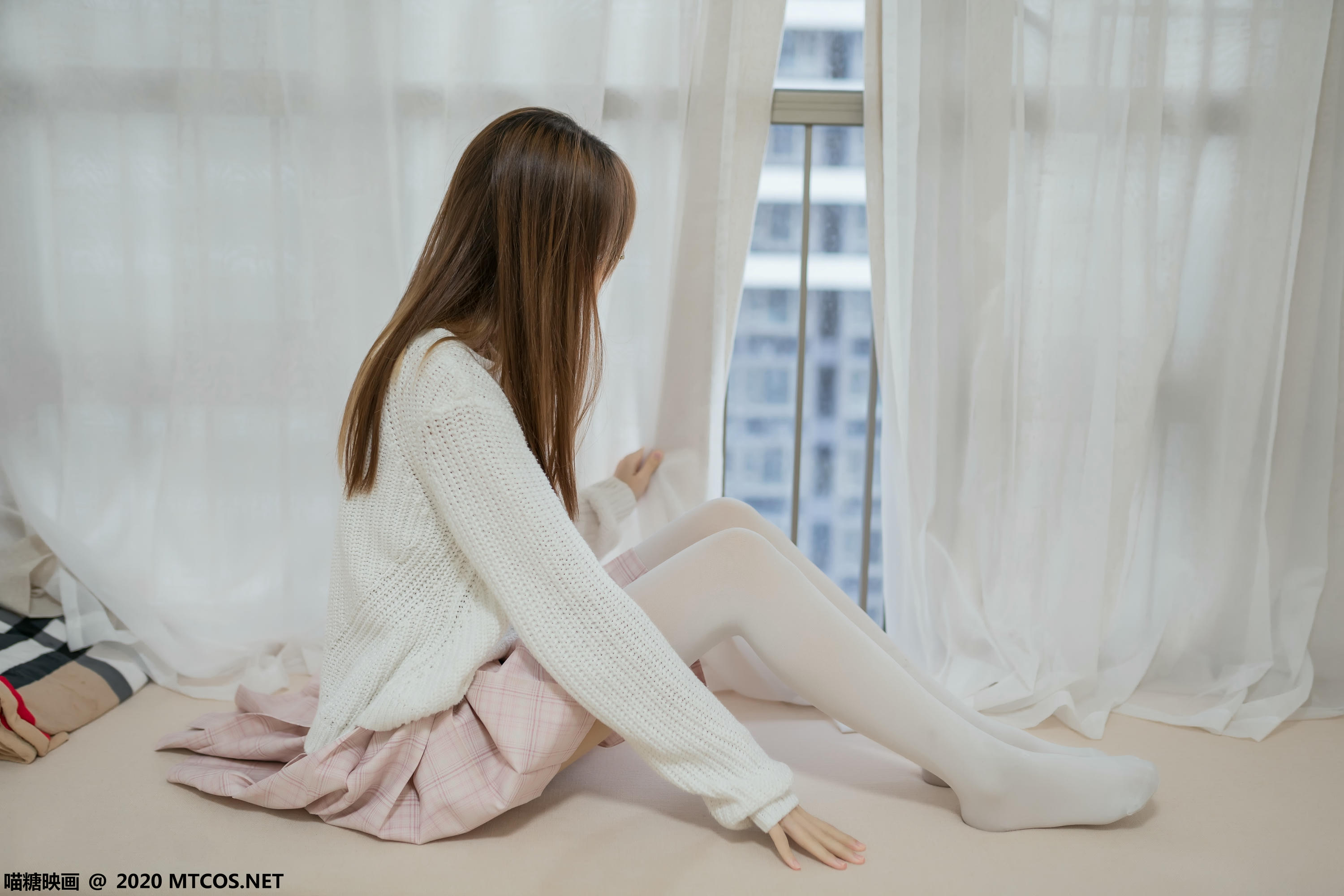 [喵糖映画] VOL.077 粉格裙的眼镜娘[44P／414MB]_第2集