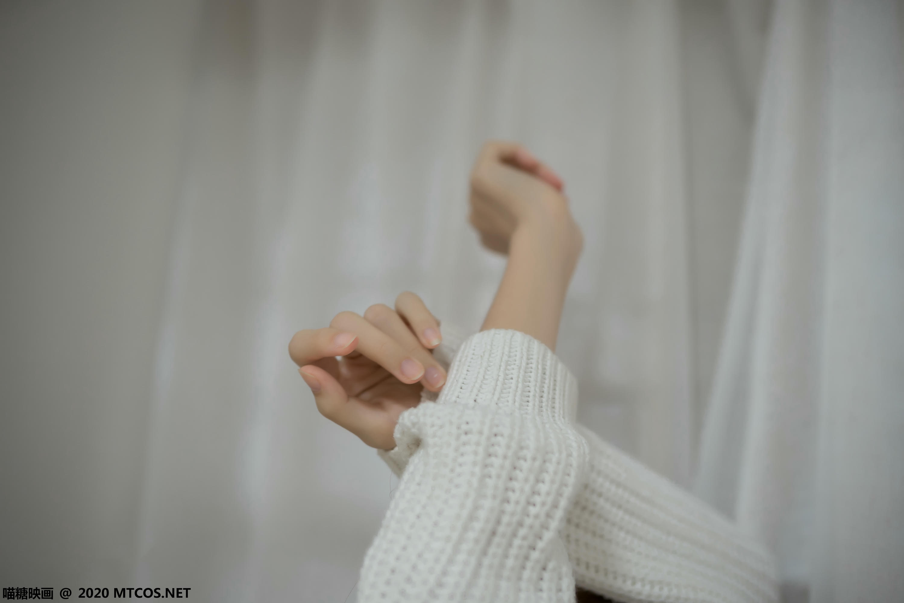 [喵糖映画] VOL.077 粉格裙的眼镜娘[44P／414MB]_第3集