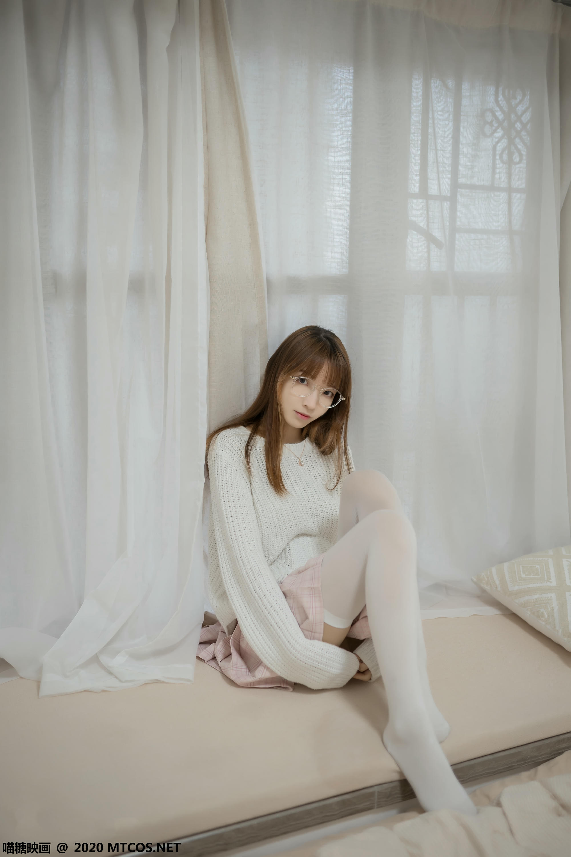 [喵糖映画] VOL.077 粉格裙的眼镜娘[44P／414MB]_第3集