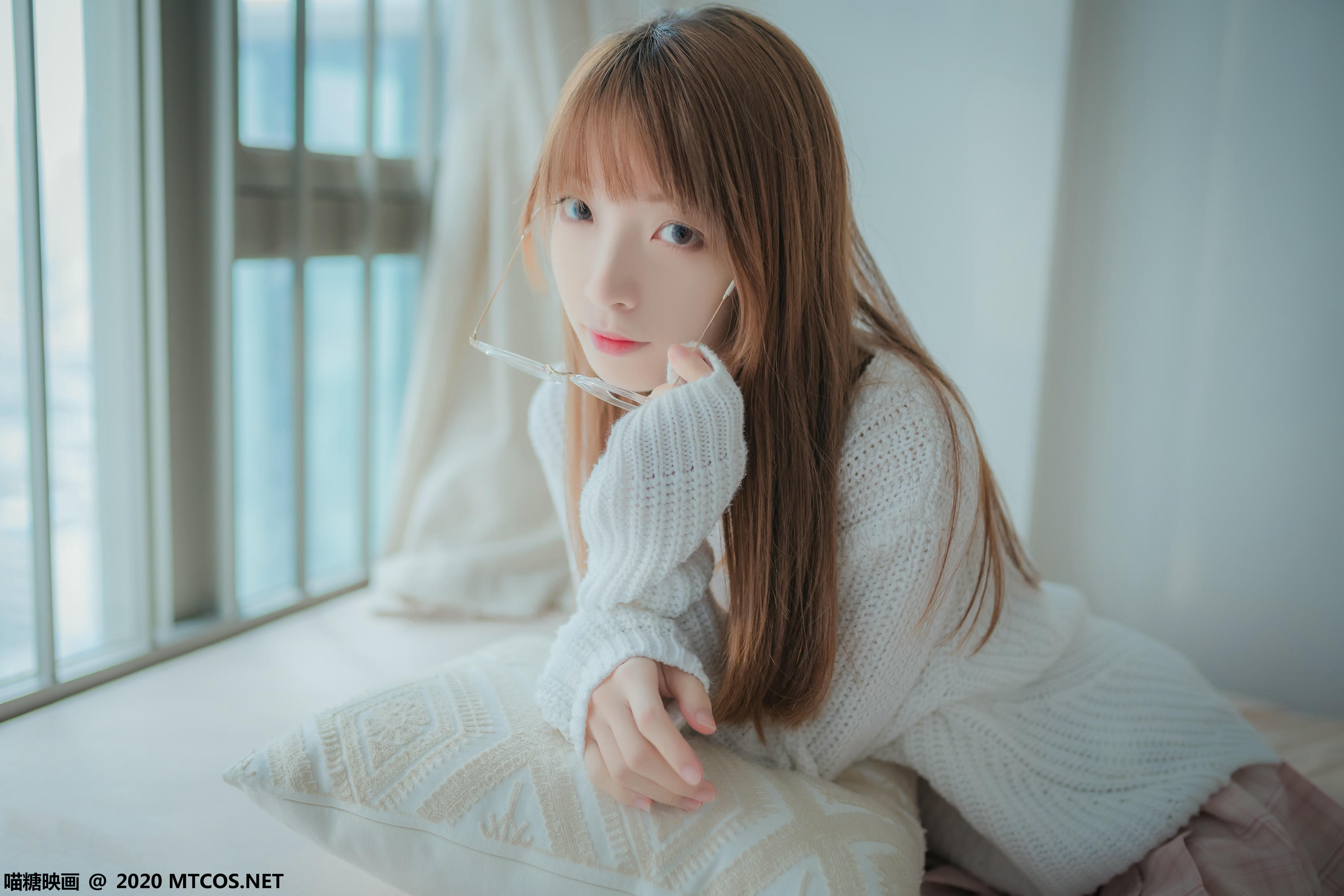 [喵糖映画] VOL.077 粉格裙的眼镜娘[44P／414MB]_第1集