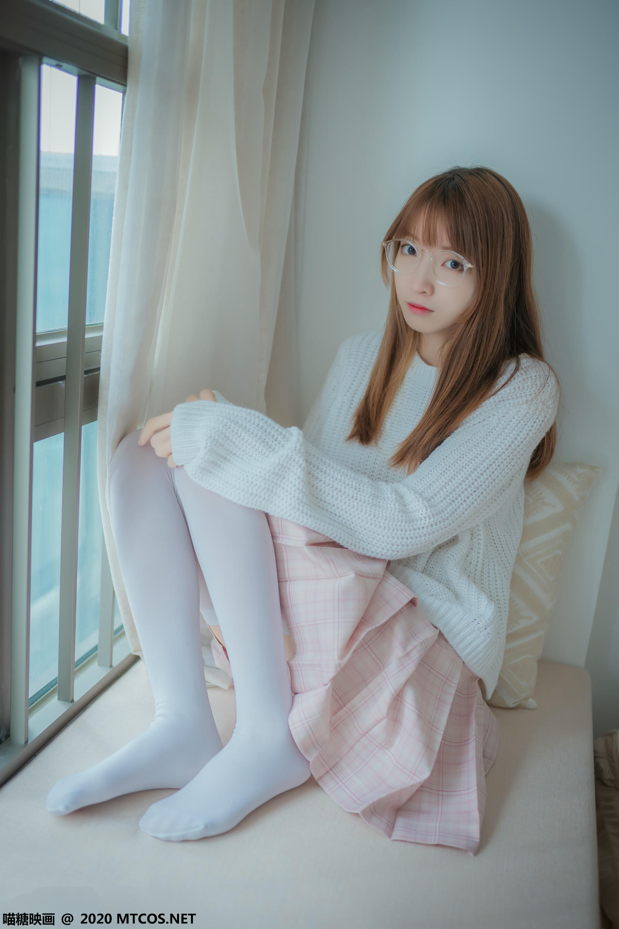 [喵糖映画] VOL.077 粉格裙的眼镜娘[44P／414MB]_第1集