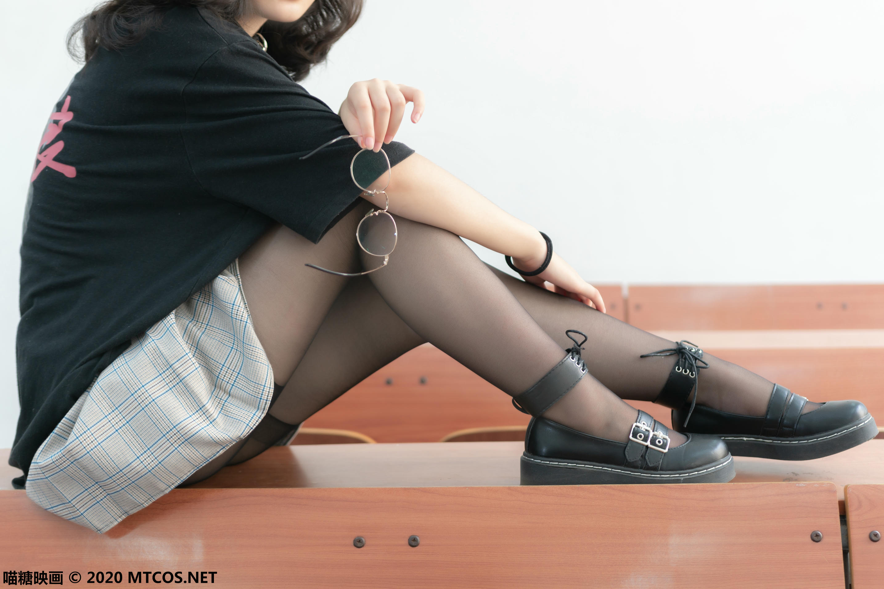 [喵糖映画] VOL.093 丝袜酷女孩[41P／383MB]_第1集