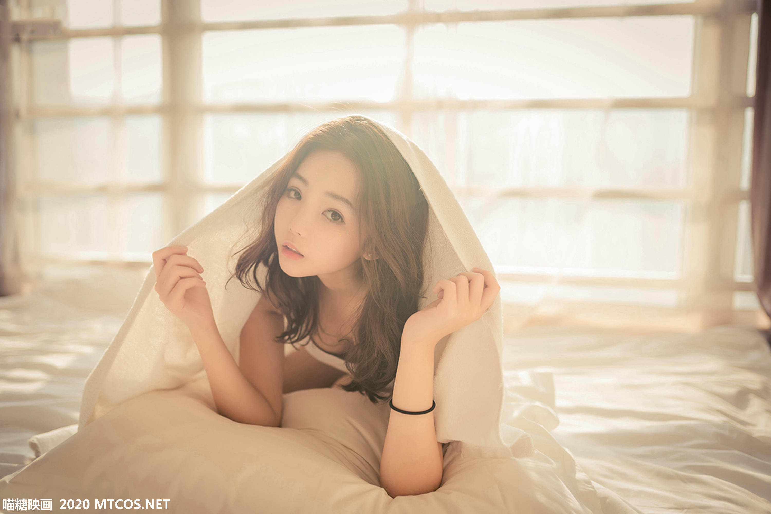 [喵糖映画] VOL.099 阳光下的白泳衣[45P／295MB]_第1集