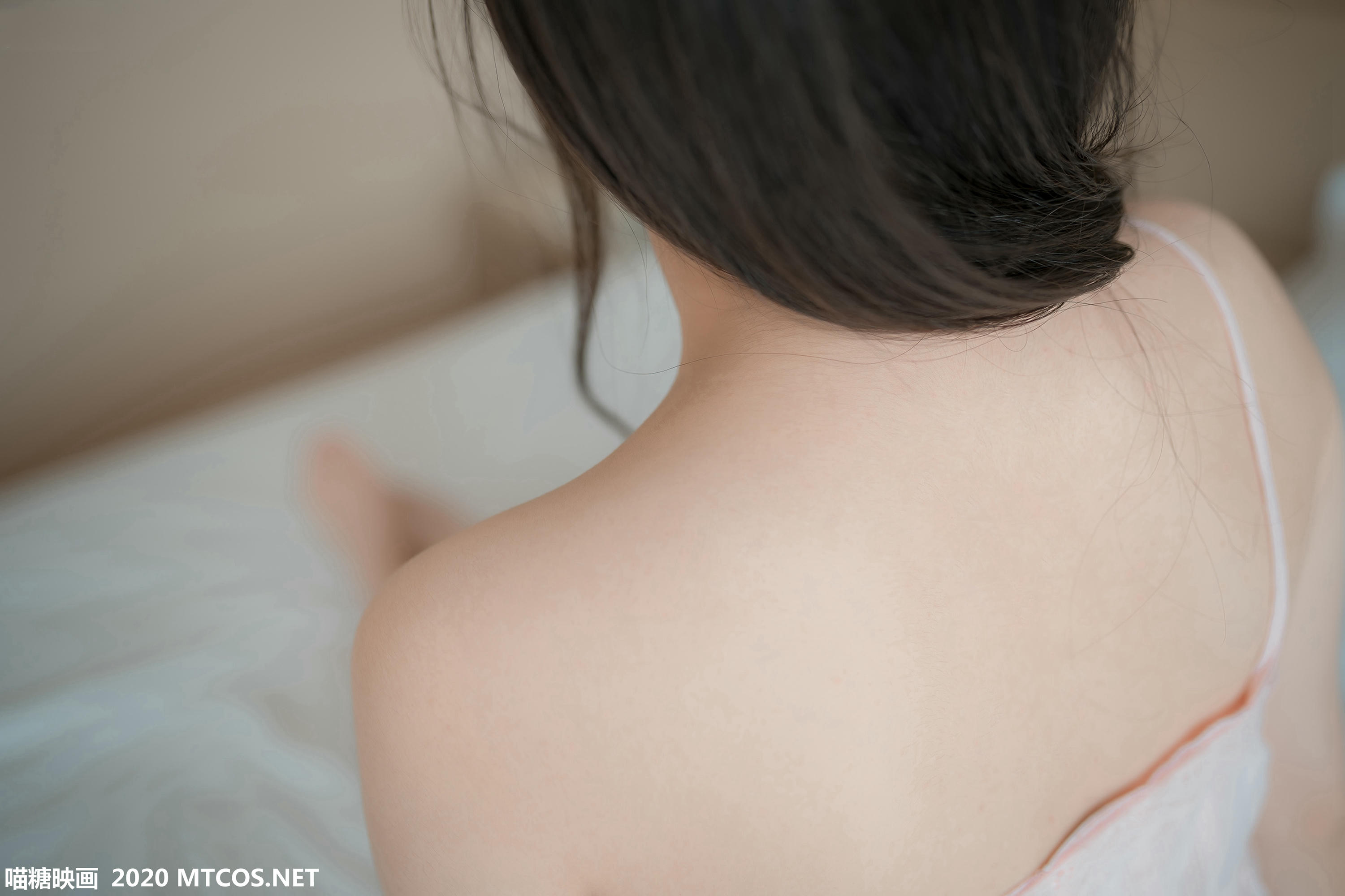 [喵糖映画] VOL.104 粉色吊带睡衣[45P／308MB]_第1集