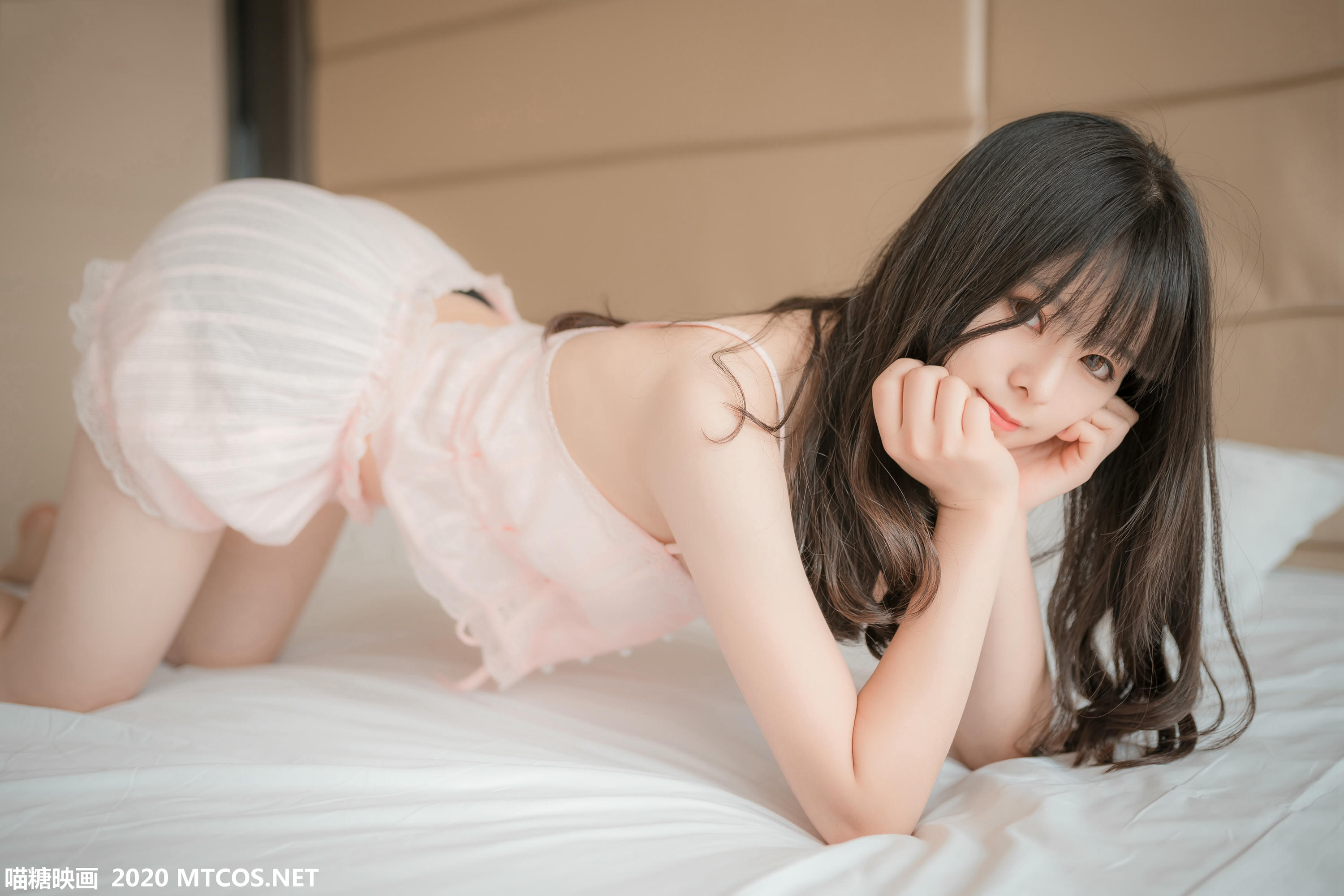 [喵糖映画] VOL.104 粉色吊带睡衣[45P／308MB]_第1集