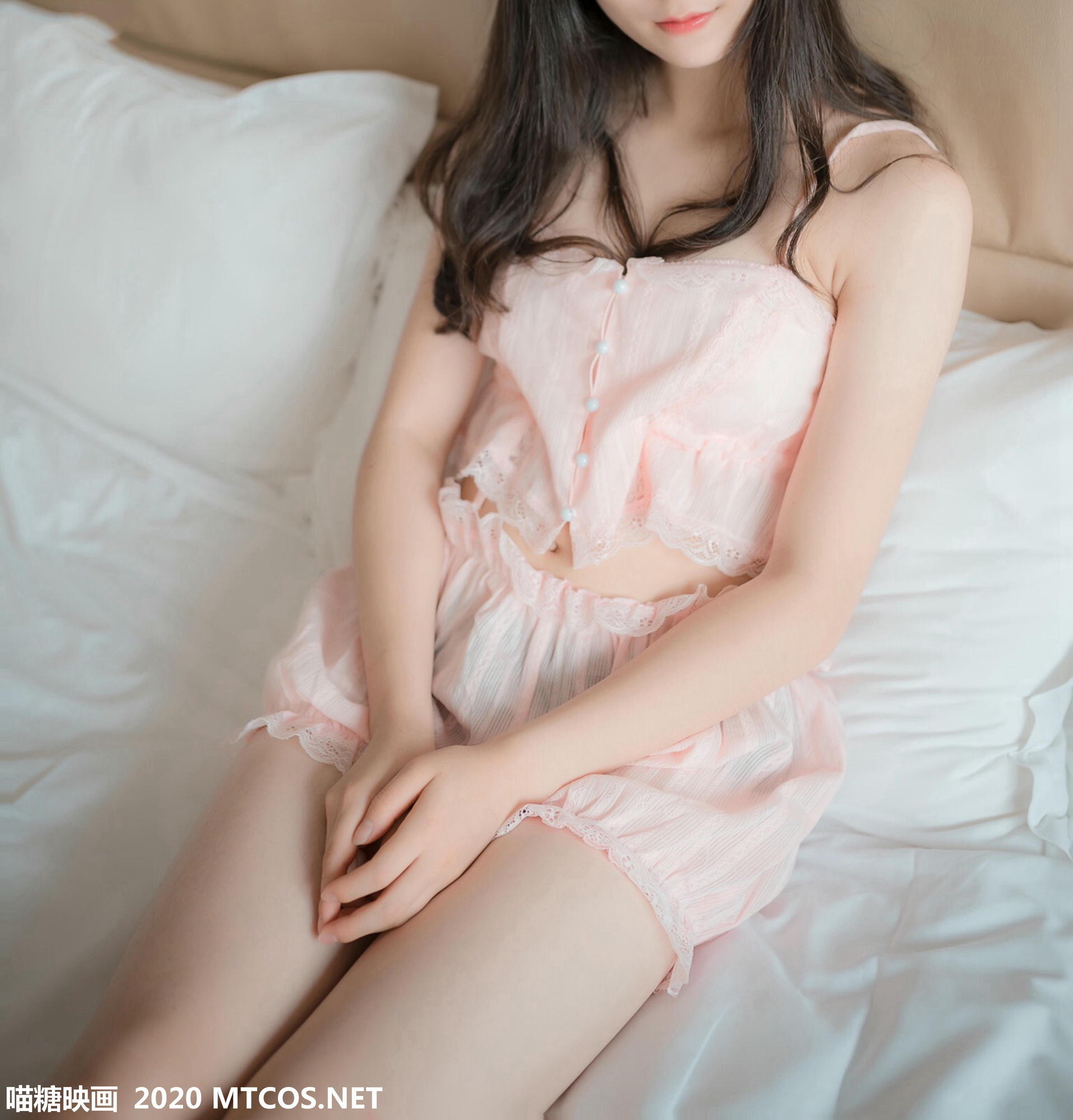 [喵糖映画] VOL.104 粉色吊带睡衣[45P／308MB]_第2集