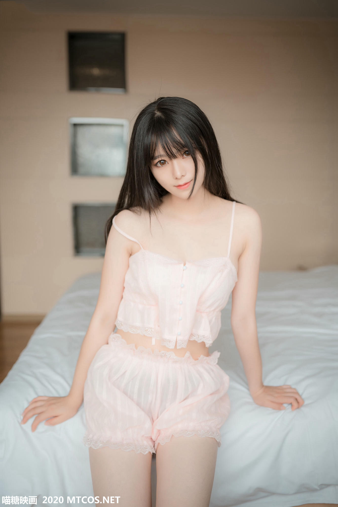 [喵糖映画] VOL.104 粉色吊带睡衣[45P／308MB]_第2集