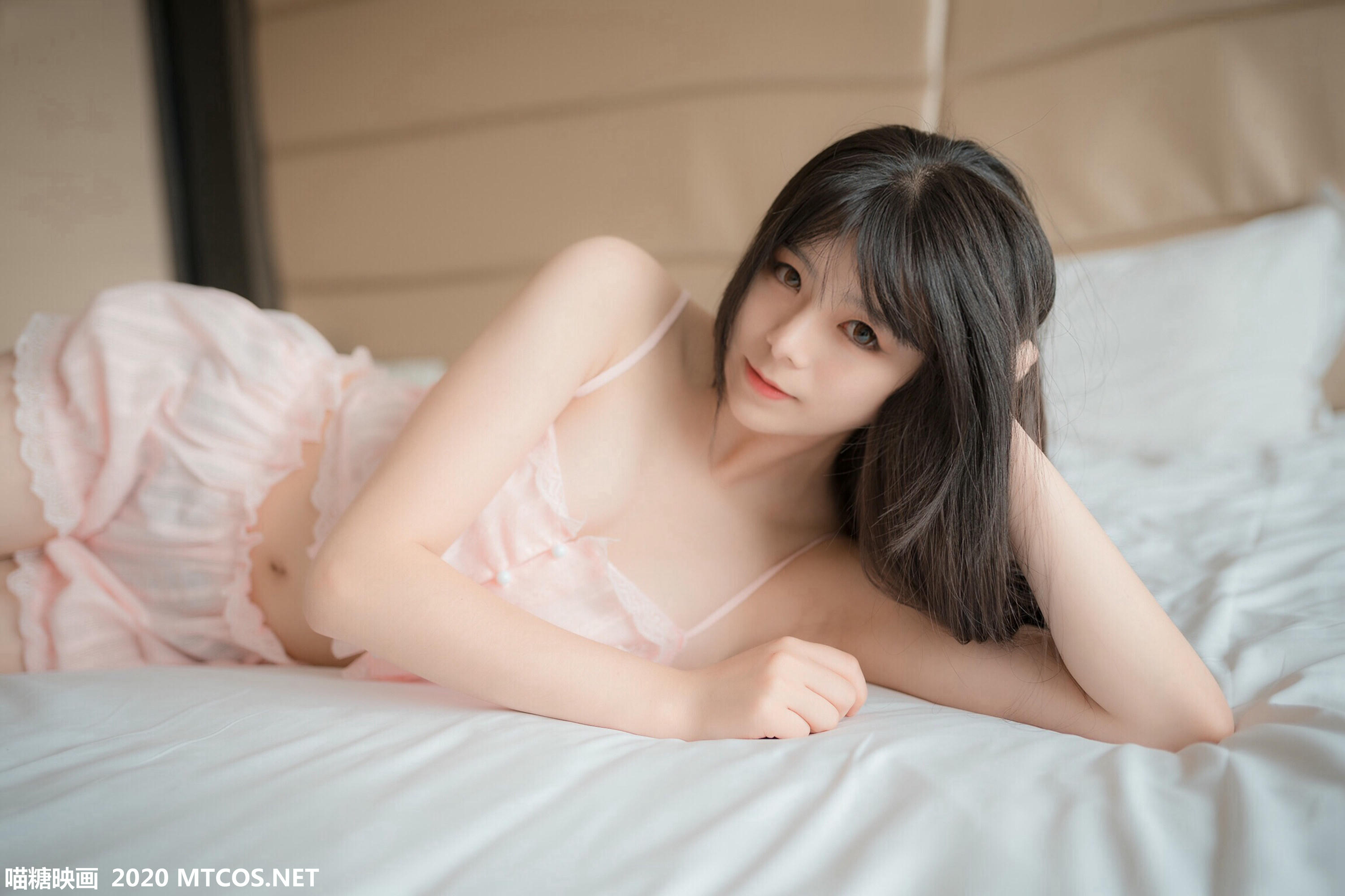 [喵糖映画] VOL.104 粉色吊带睡衣[45P／308MB]_第2集