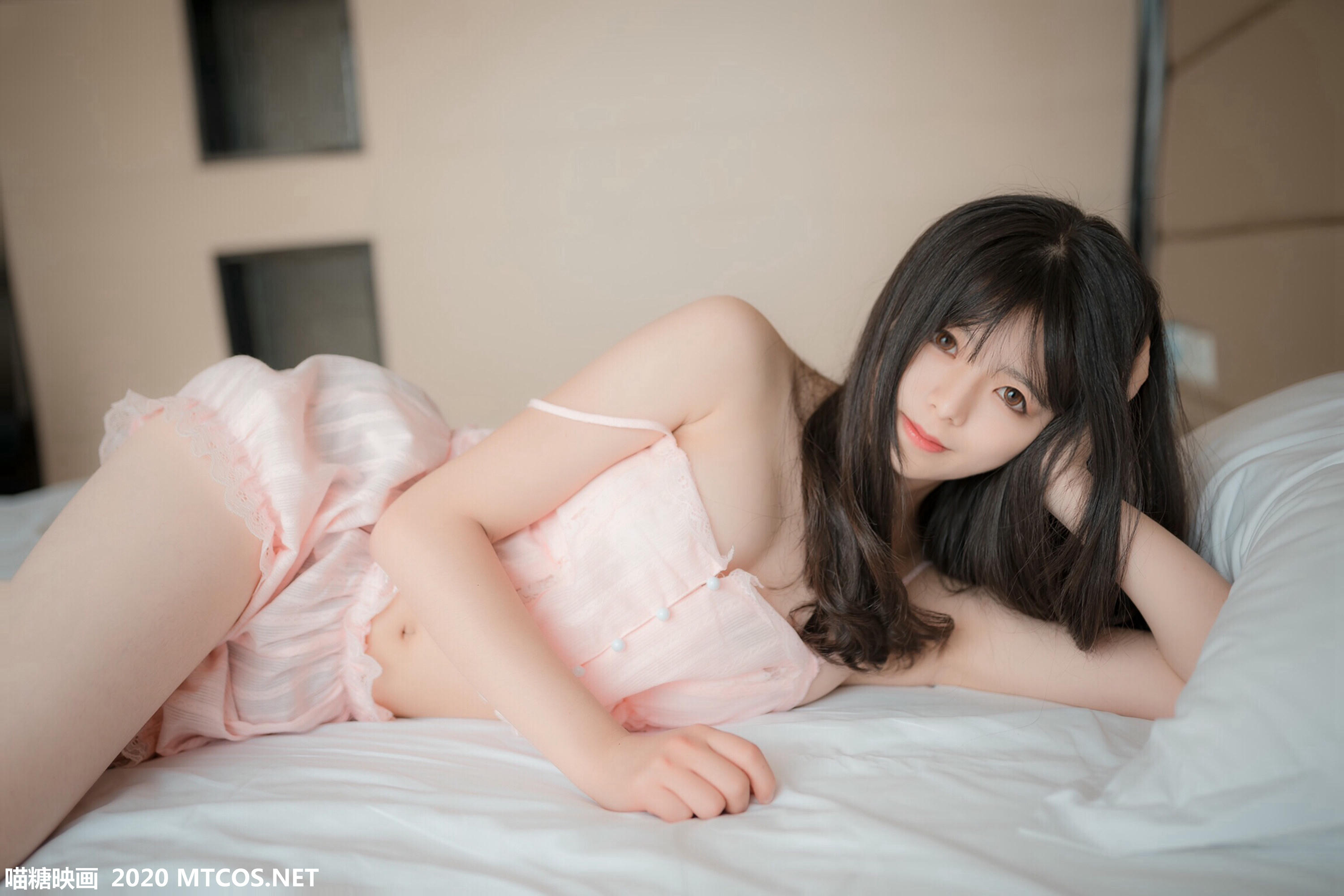 [喵糖映画] VOL.104 粉色吊带睡衣[45P／308MB]_第2集