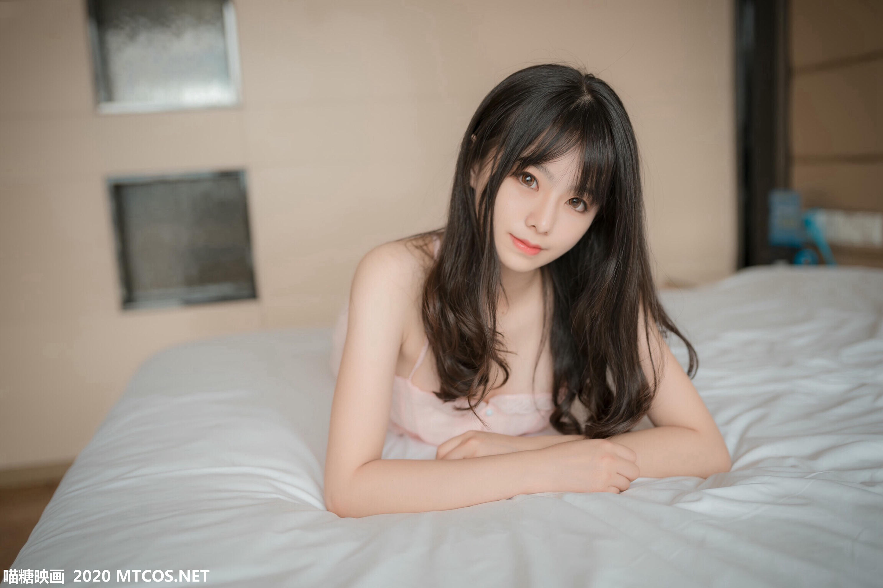 [喵糖映画] VOL.104 粉色吊带睡衣[45P／308MB]_第2集