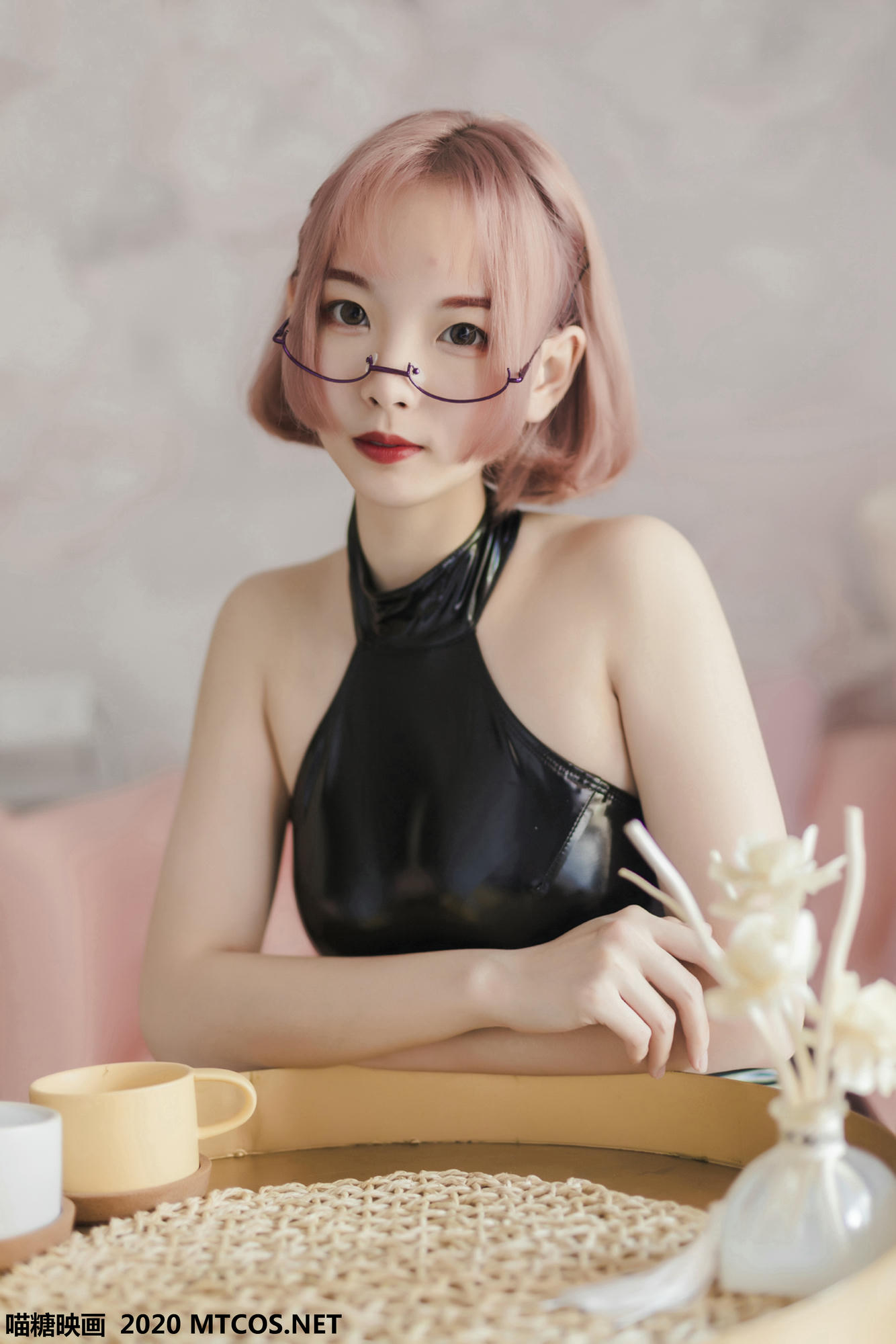 [喵糖映画] VOL.110 长腿眼镜娘[43P／210M]_第1集