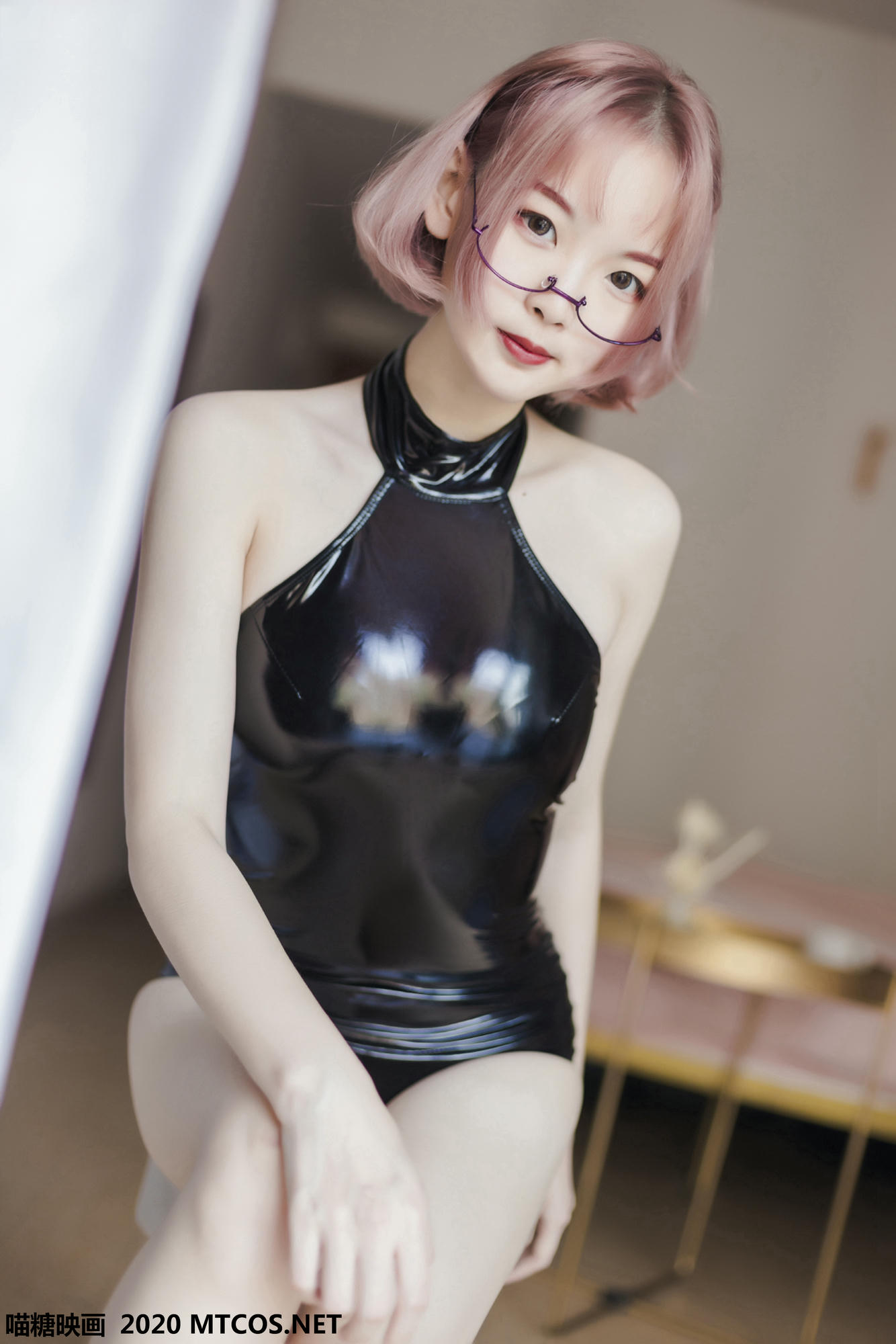 [喵糖映画] VOL.110 长腿眼镜娘[43P／210M]_第2集