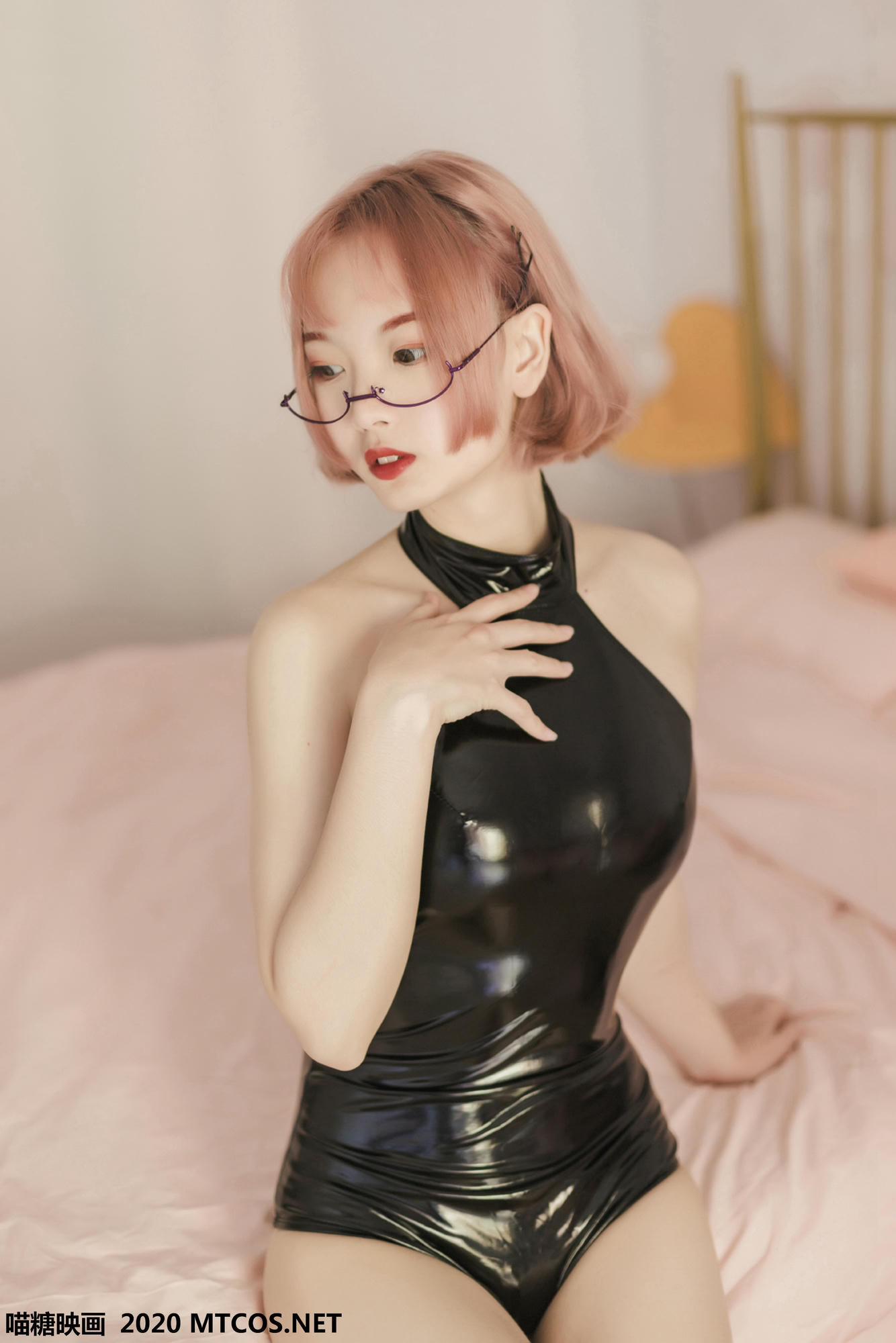 [喵糖映画] VOL.110 长腿眼镜娘[43P／210M]_第2集