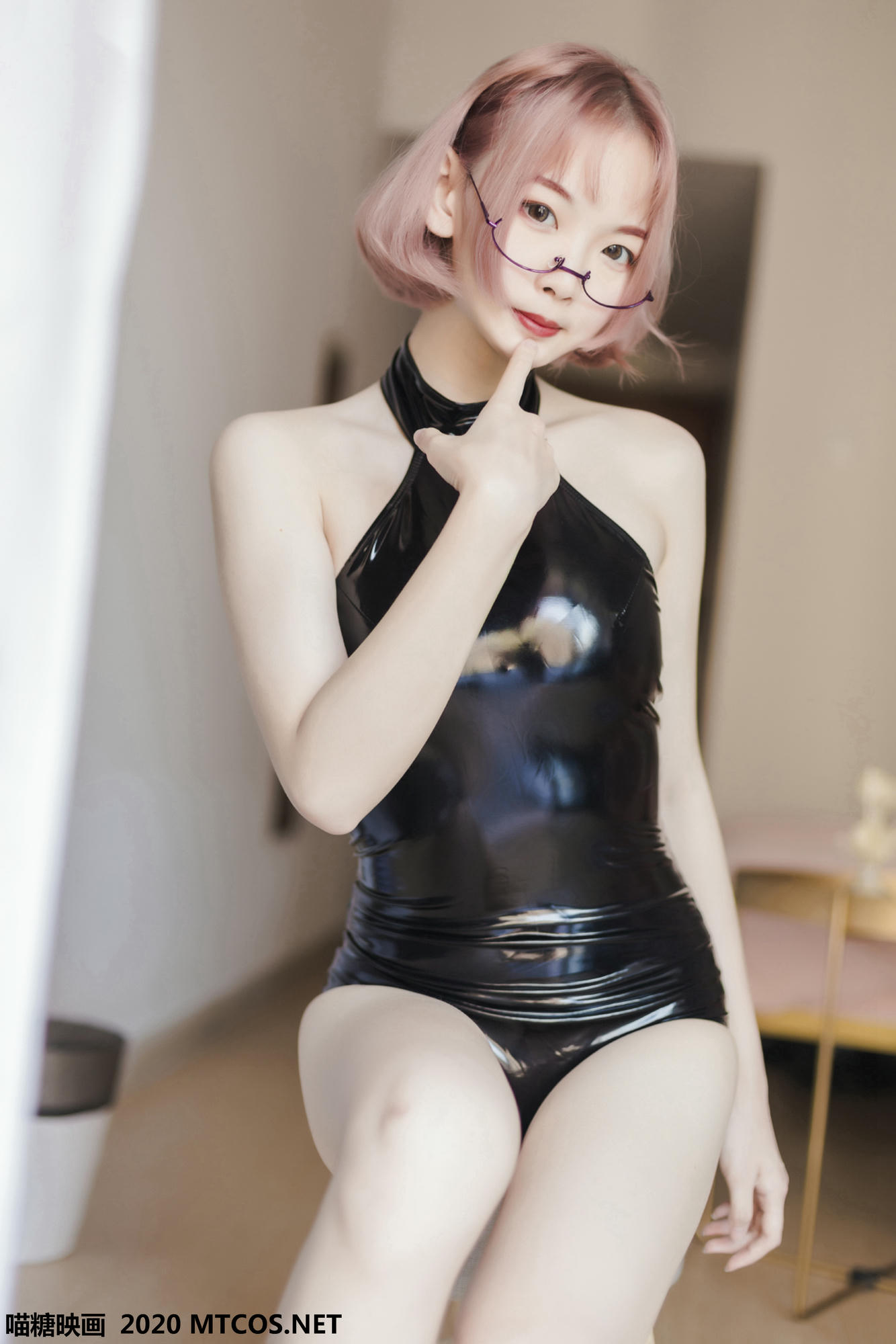 [喵糖映画] VOL.110 长腿眼镜娘[43P／210M]_第2集