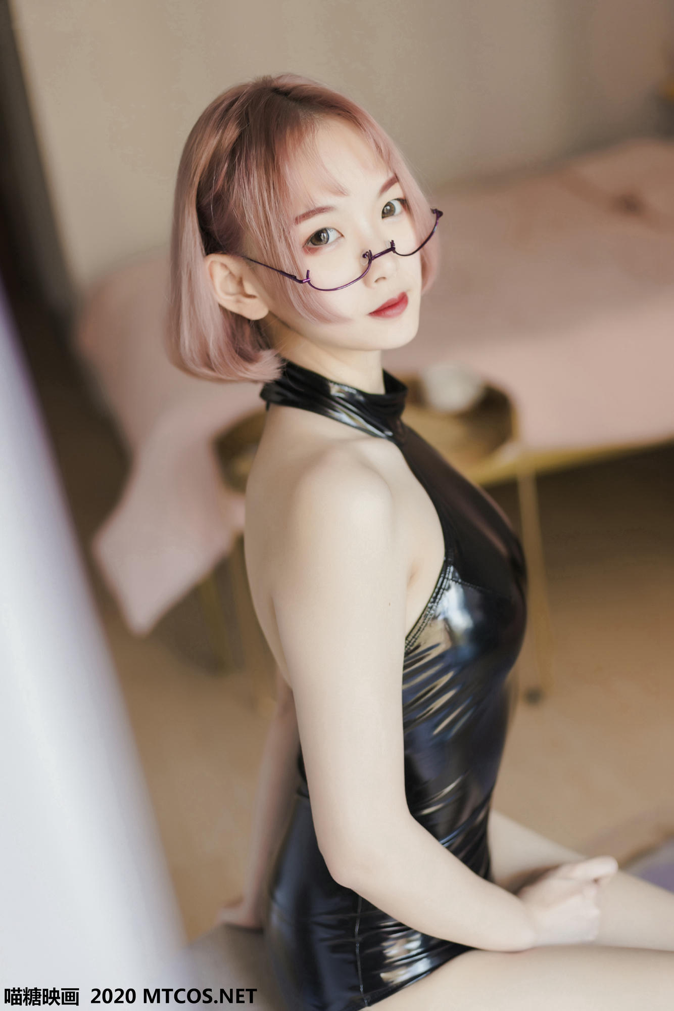 [喵糖映画] VOL.110 长腿眼镜娘[43P／210M]_第2集