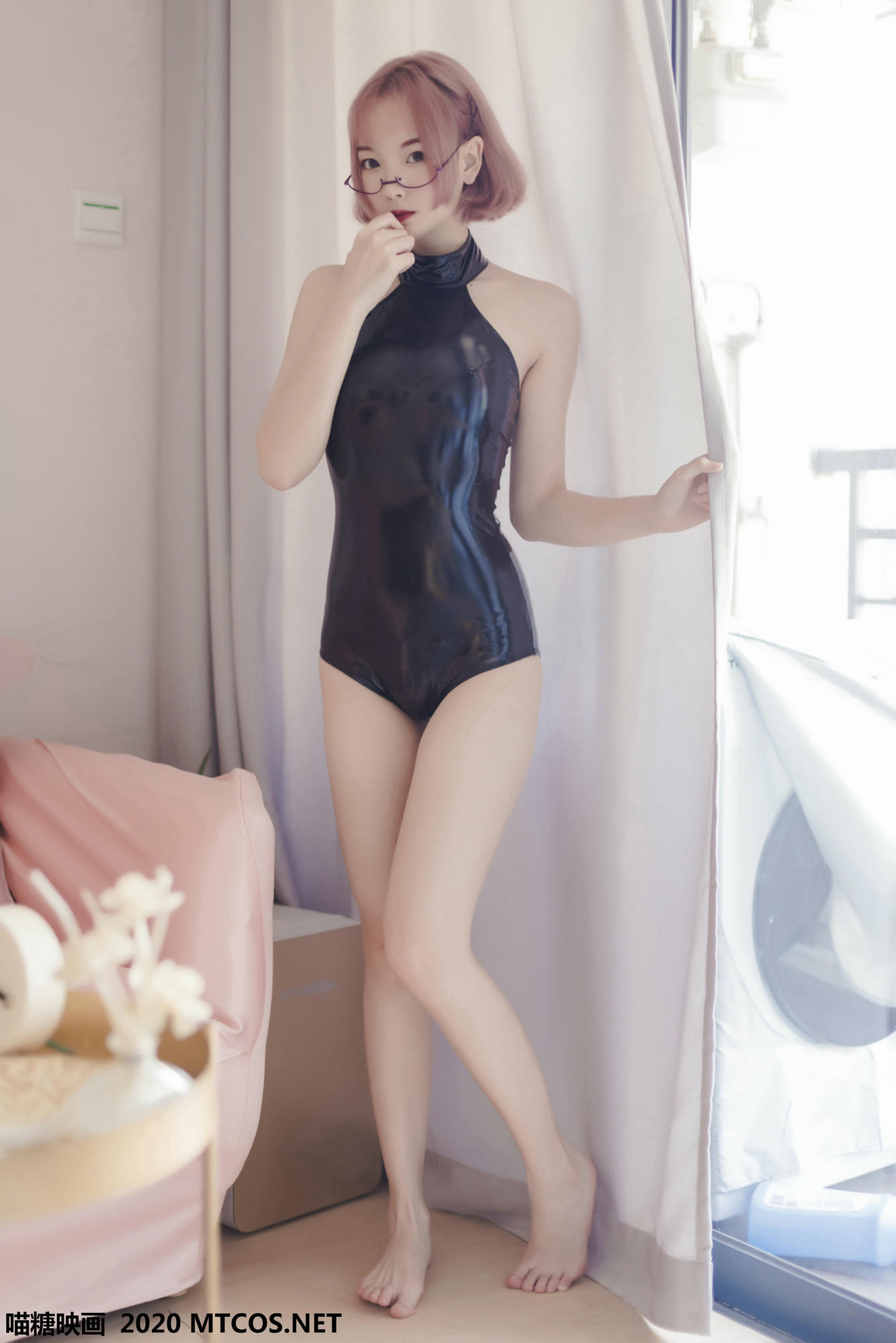 [喵糖映画] VOL.110 长腿眼镜娘[43P／210M]_第1集