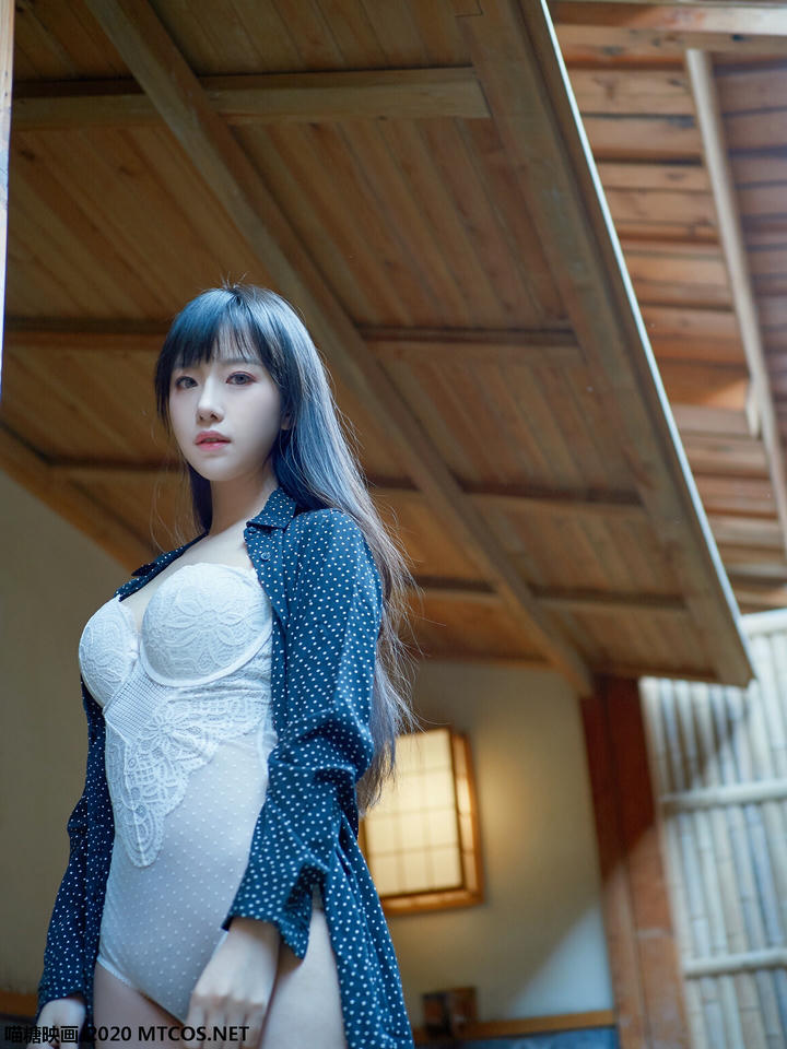 [喵糖映画] VOL.147 白色泳装之温泉[25P／163M]_第1集