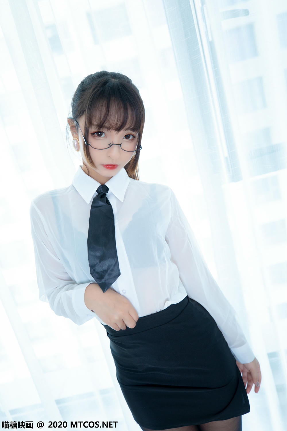 [喵糖映画] VOL.202 OL制服裙[70P／191MB]_第1集