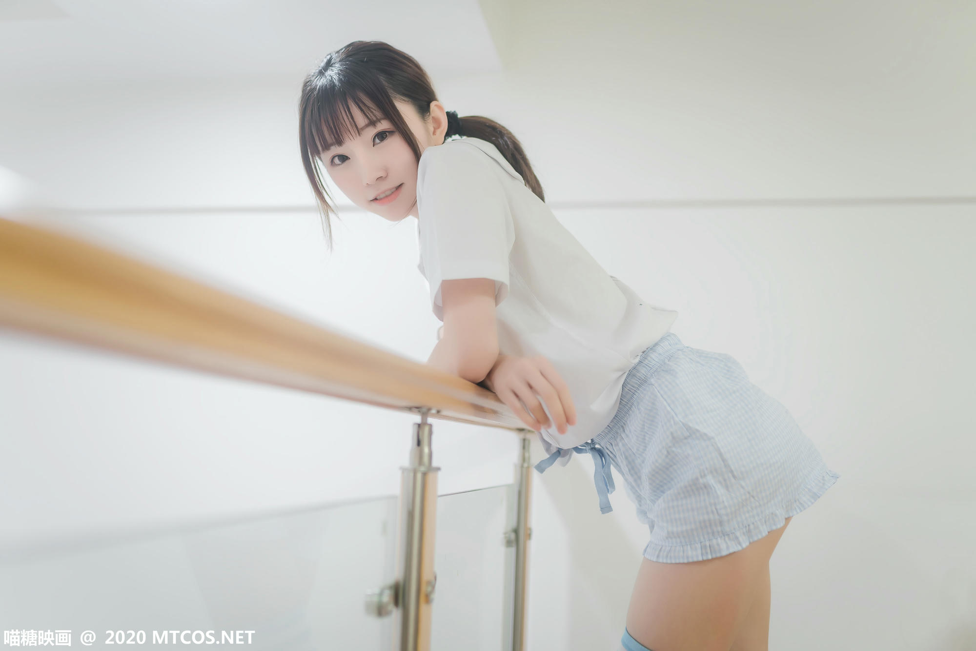 [喵糖映画] VOL.216 Kitaro_绮太郎 蓝色条纹袜[42P／164MB]_第1集