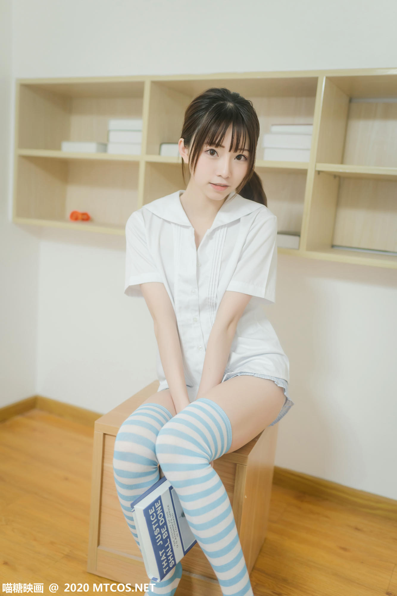 [喵糖映画] VOL.216 Kitaro_绮太郎 蓝色条纹袜[42P／164MB]_第2集