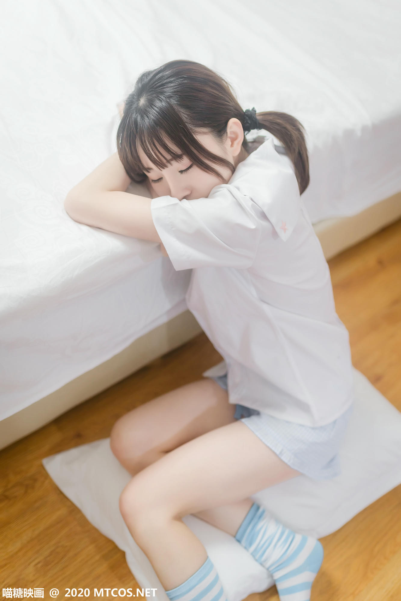 [喵糖映画] VOL.216 Kitaro_绮太郎 蓝色条纹袜[42P／164MB]_第2集