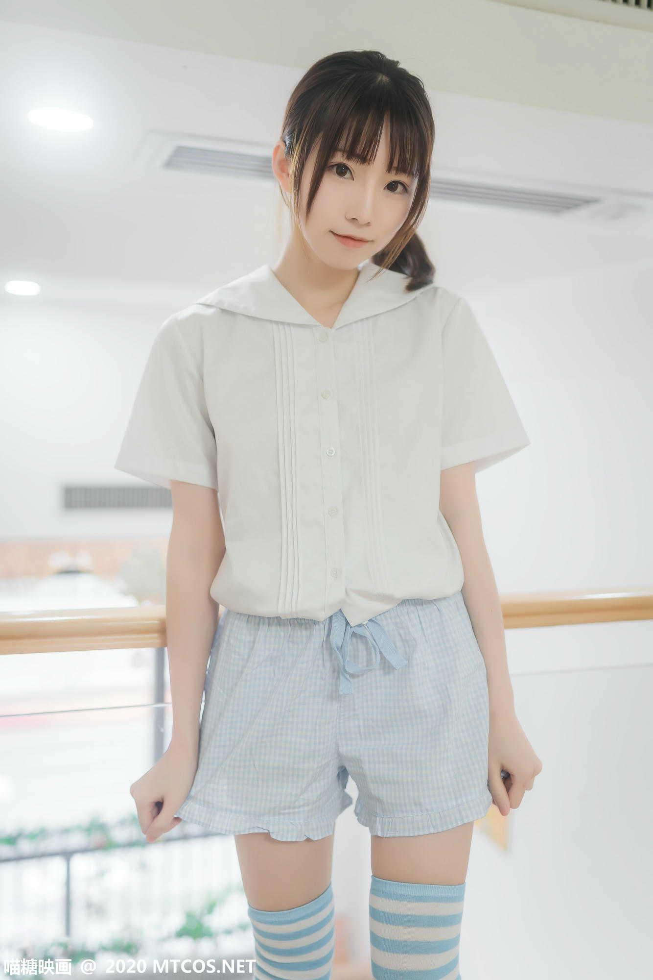 [喵糖映画] VOL.216 Kitaro_绮太郎 蓝色条纹袜[42P／164MB]_第1集