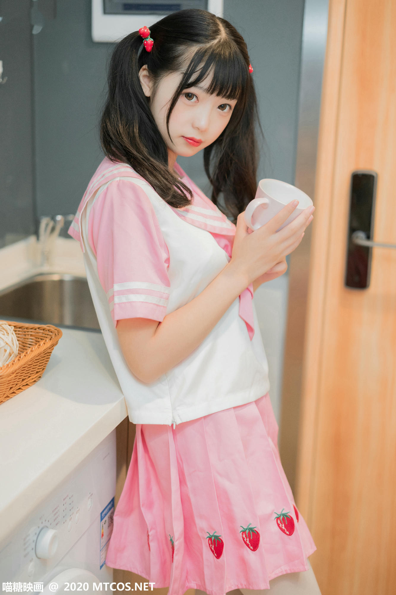 [喵糖映画] VOL.218 草莓美眉[45P／324MB]_第2集