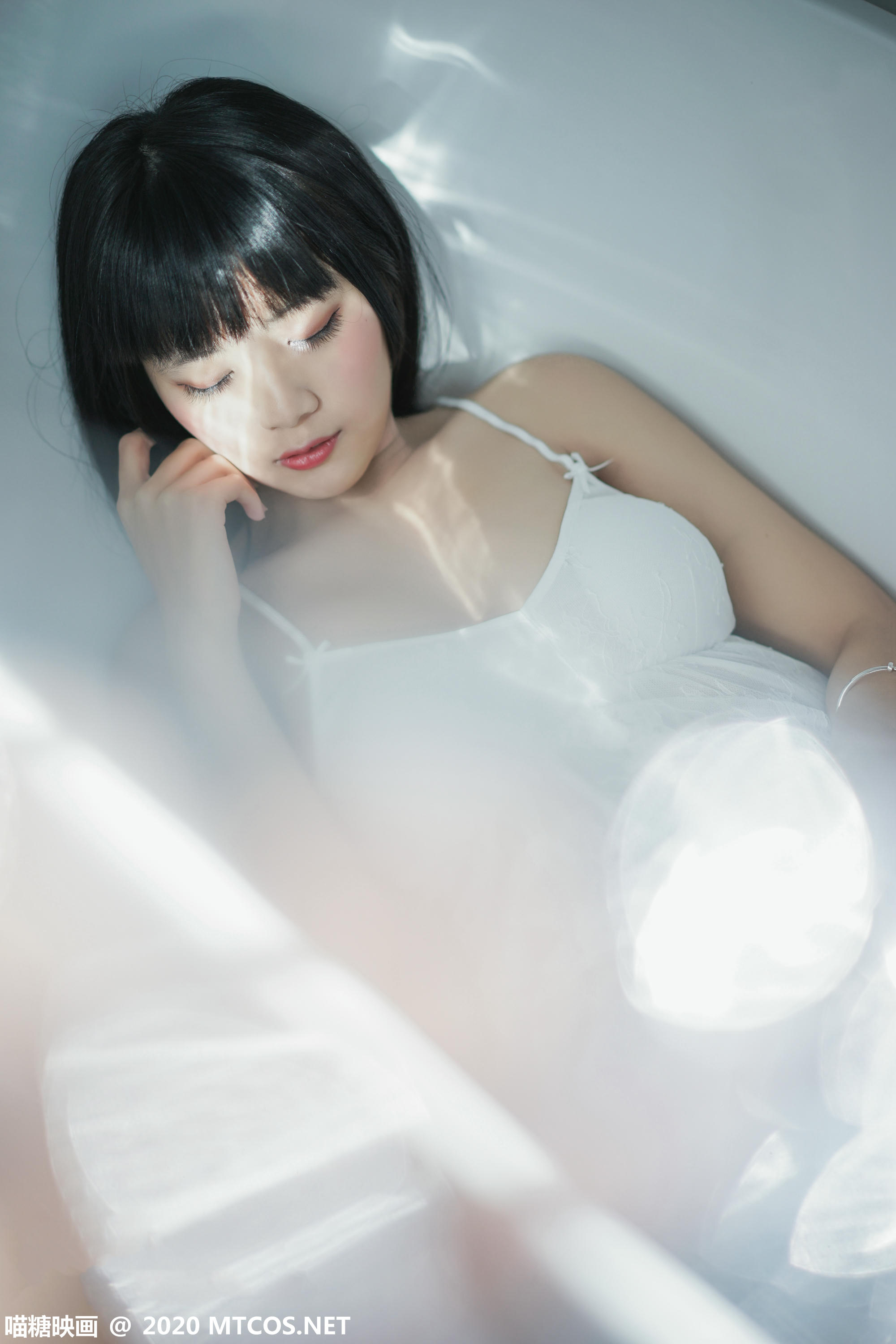 [喵糖映画] VOL.255 浴缸里的兔子[40P／558MB]_第1集