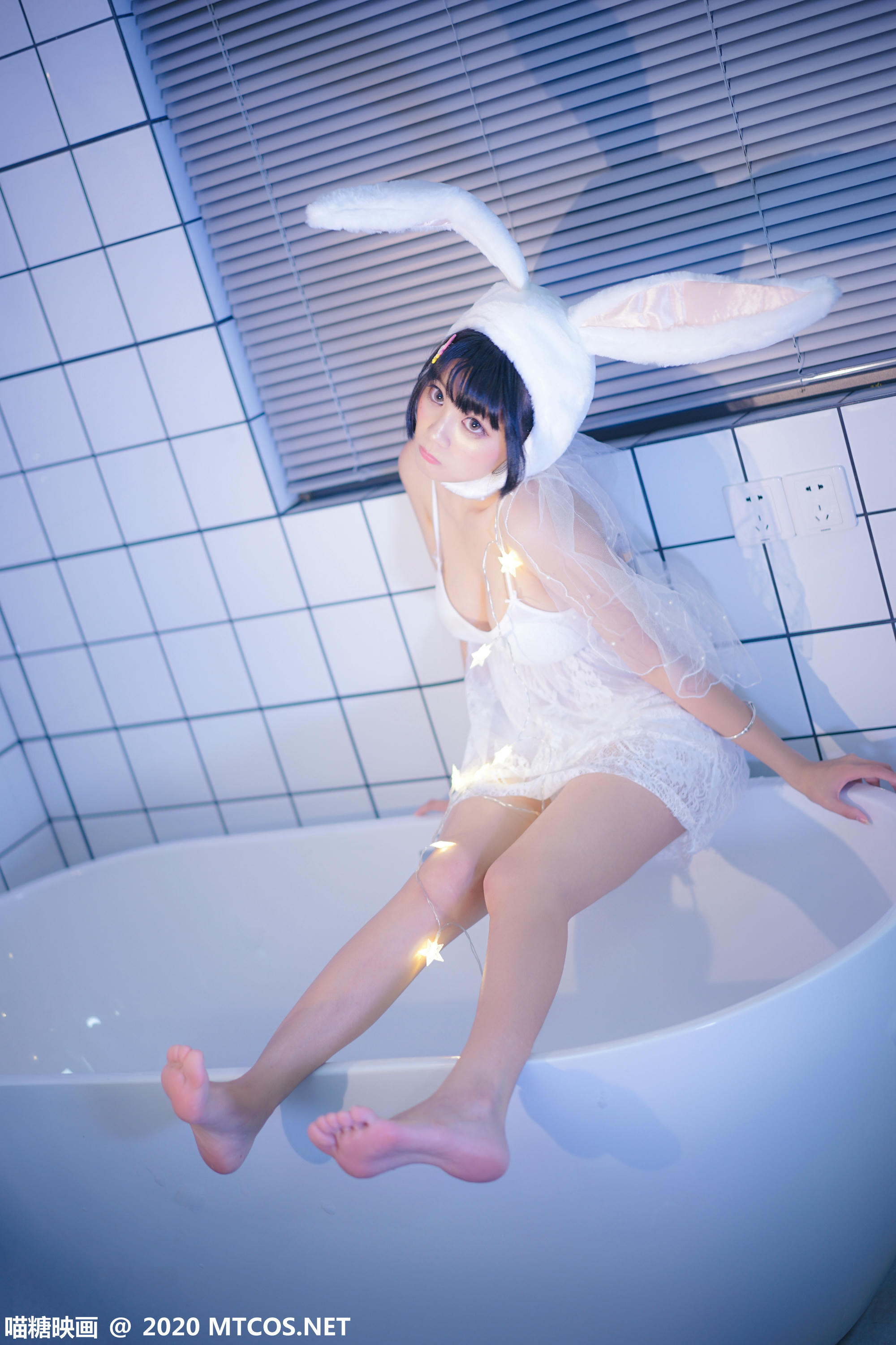 [喵糖映画] VOL.255 浴缸里的兔子[40P／558MB]_第2集