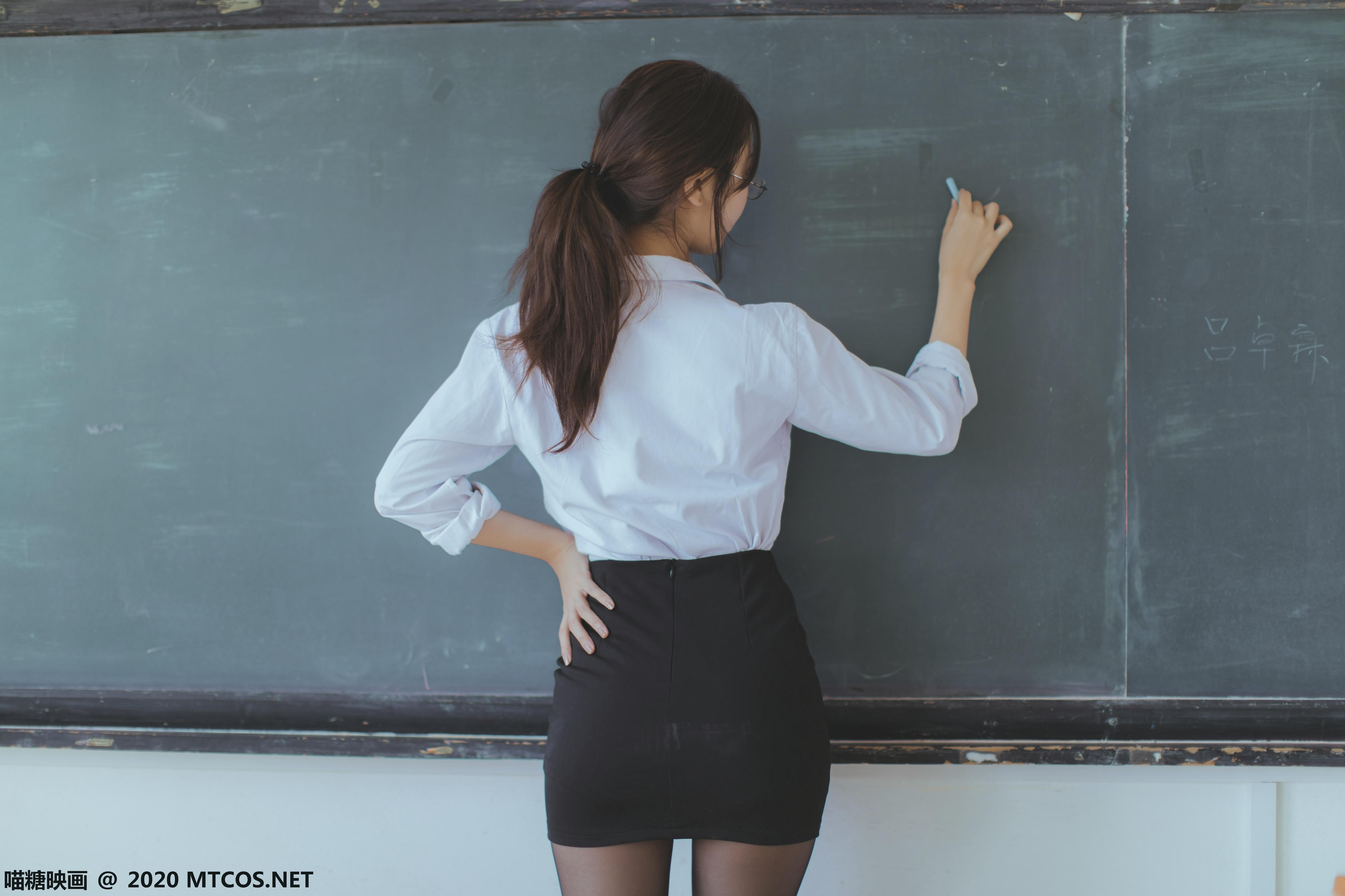 [喵糖映画] VOL.282 OL制服[29P／217MB]_第1集