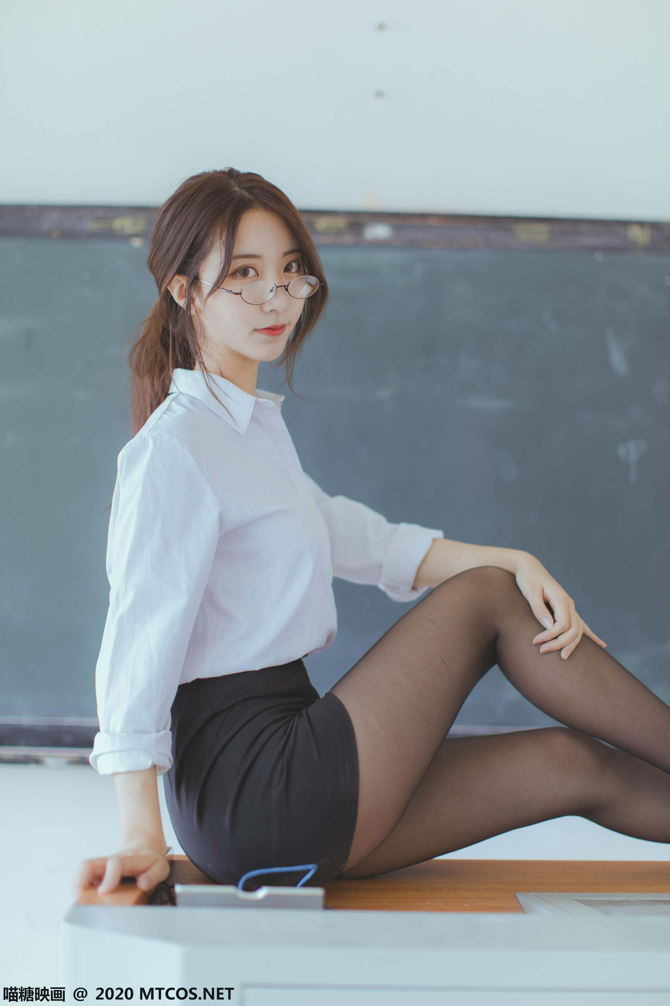 [喵糖映画] VOL.282 OL制服[29P／217MB]_第1集