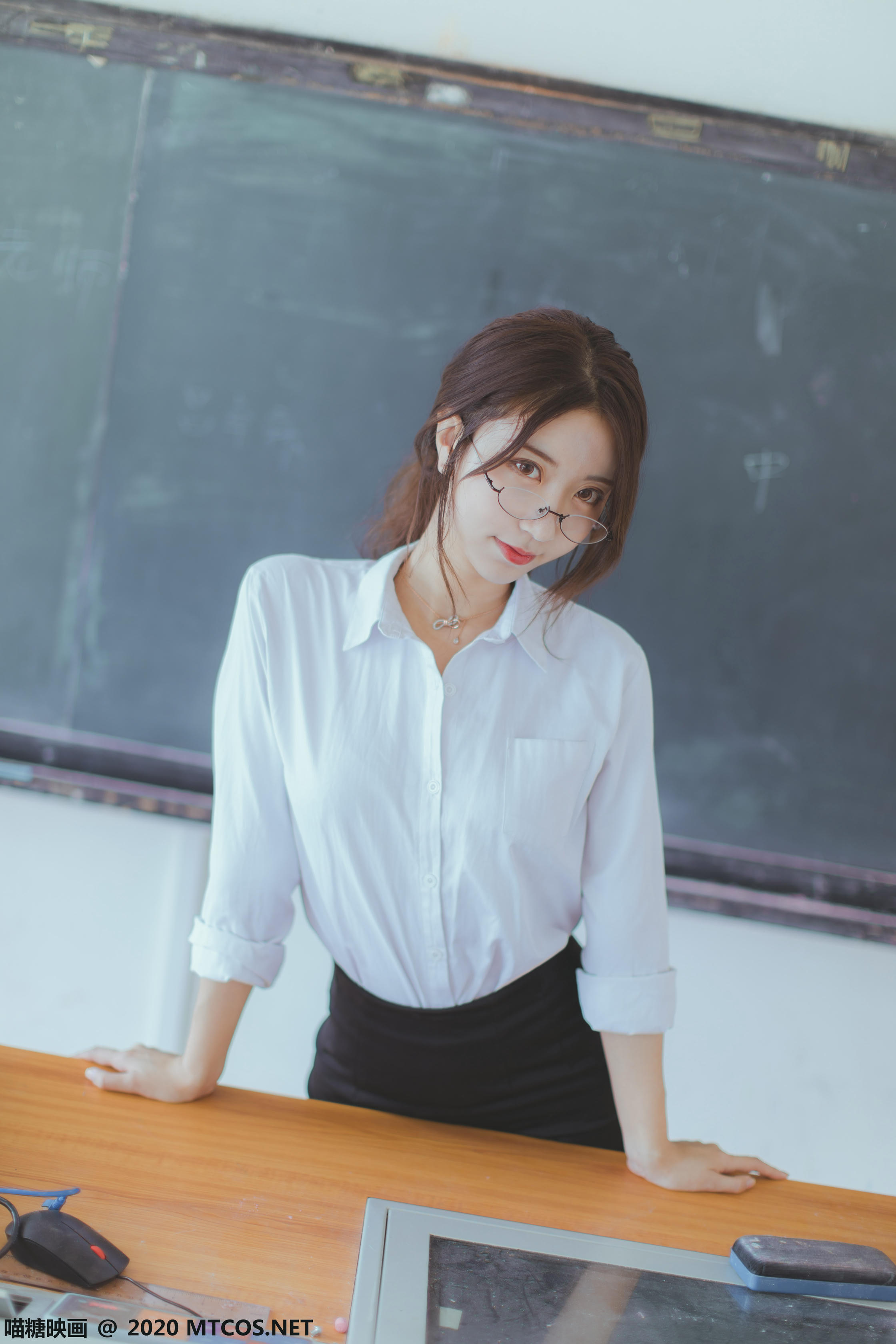 [喵糖映画] VOL.282 OL制服[29P／217MB]_第1集